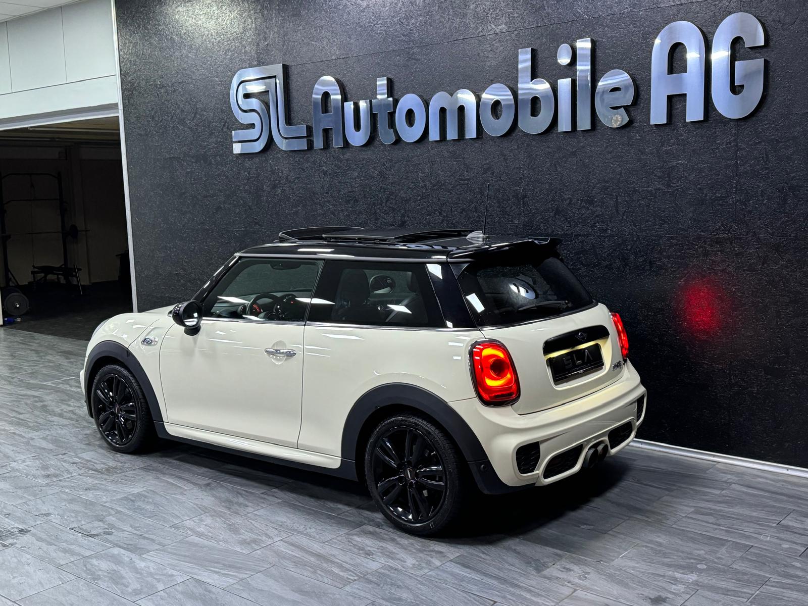 MINI Cooper S Steptronic John Cooper WORKS-image-4