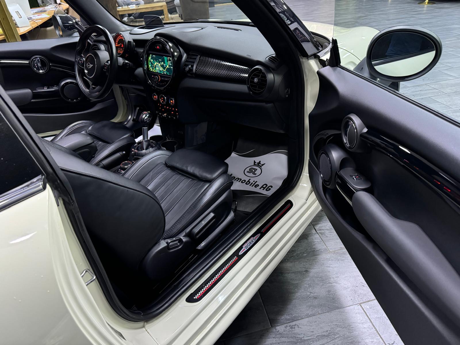 MINI Cooper S Steptronic John Cooper WORKS-image-8