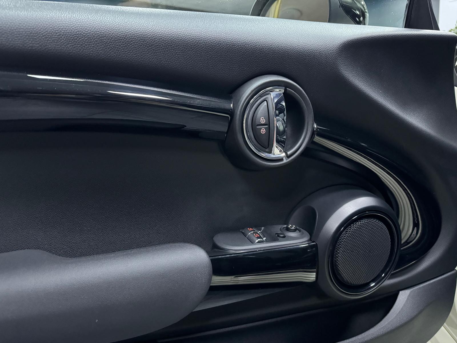 MINI Cooper S Steptronic John Cooper WORKS-image-9