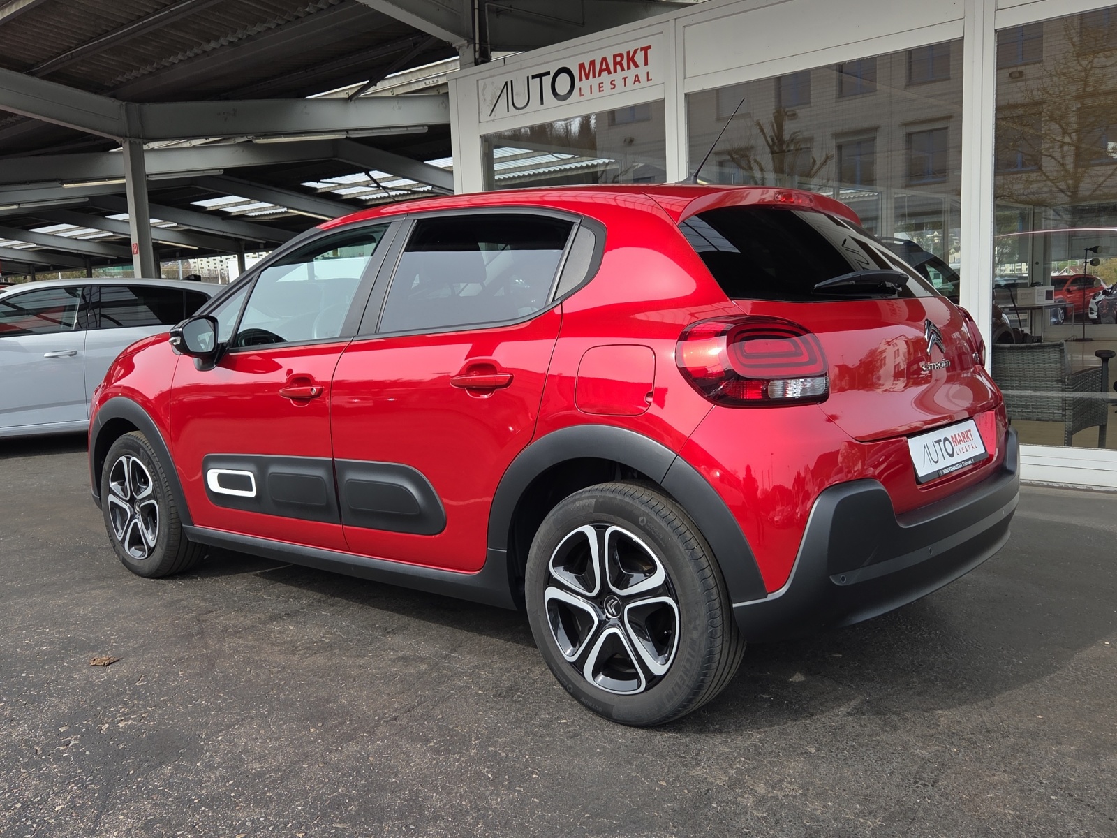 CITROEN C3 1.2i PureTech Swiss Edition-image-2