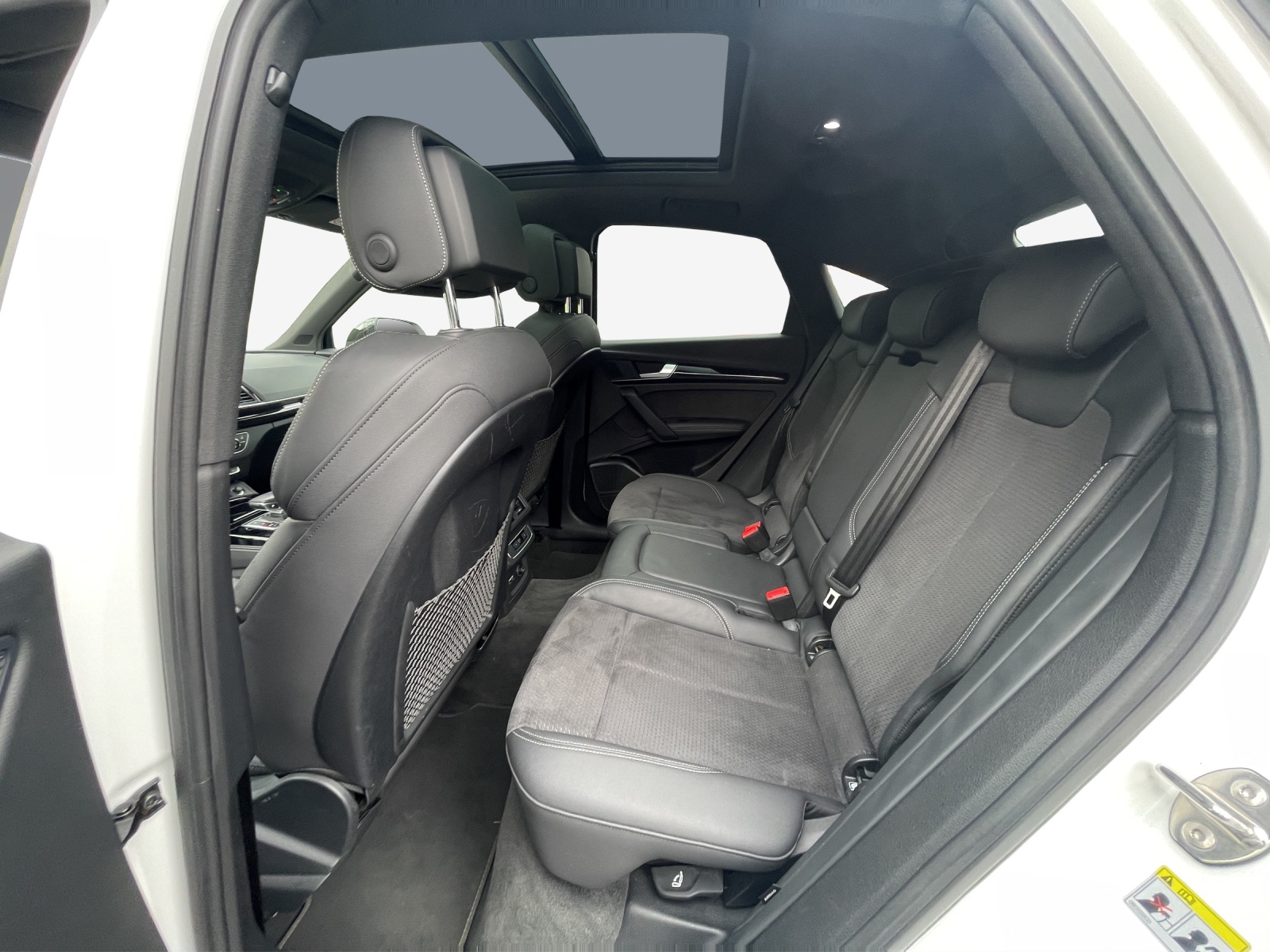 AUDI Q5 Sportback 45 TFSI Black Edition quattro S-tronic-image-11