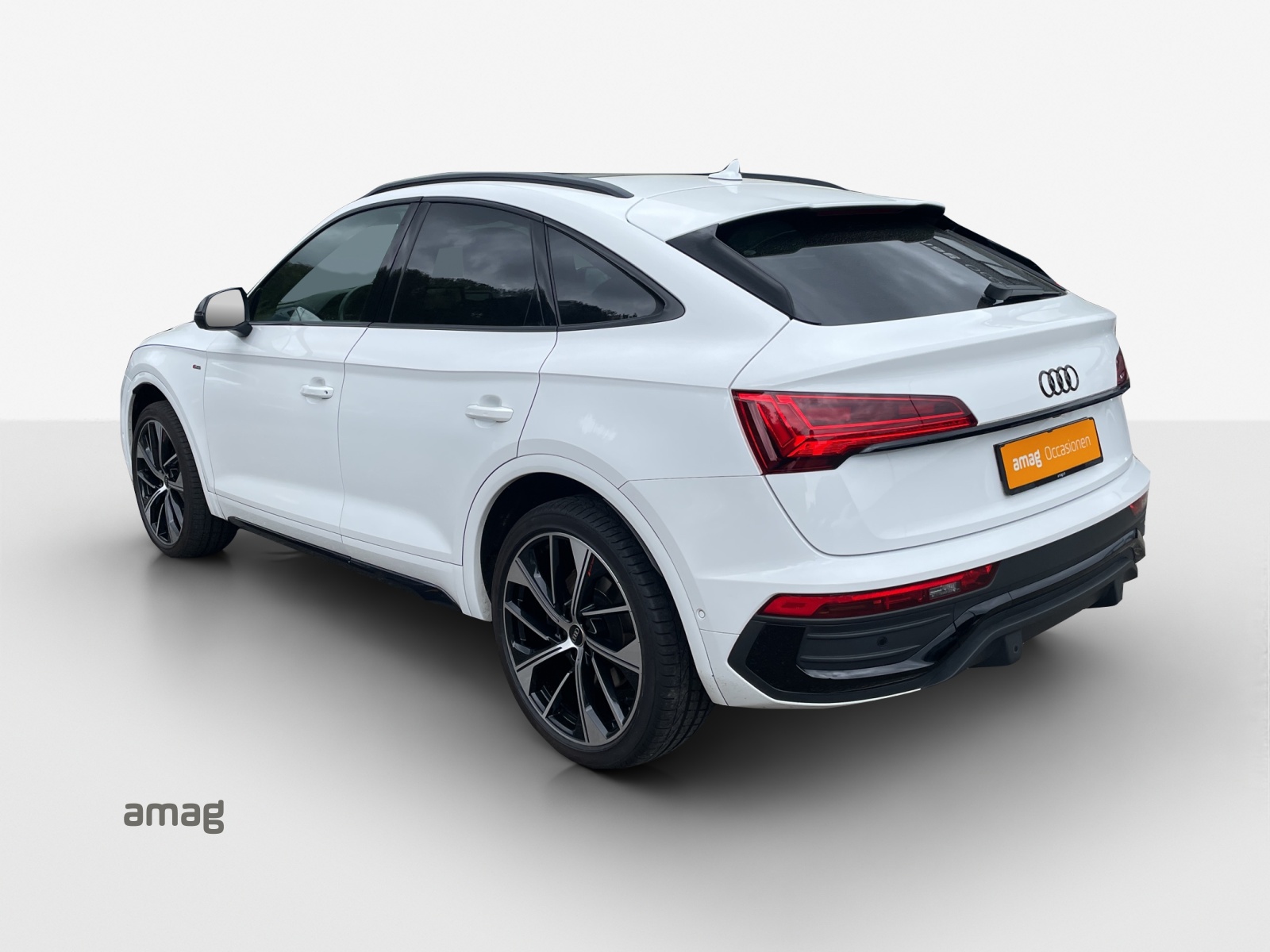 AUDI Q5 Sportback 45 TFSI Black Edition quattro S-tronic-image-2