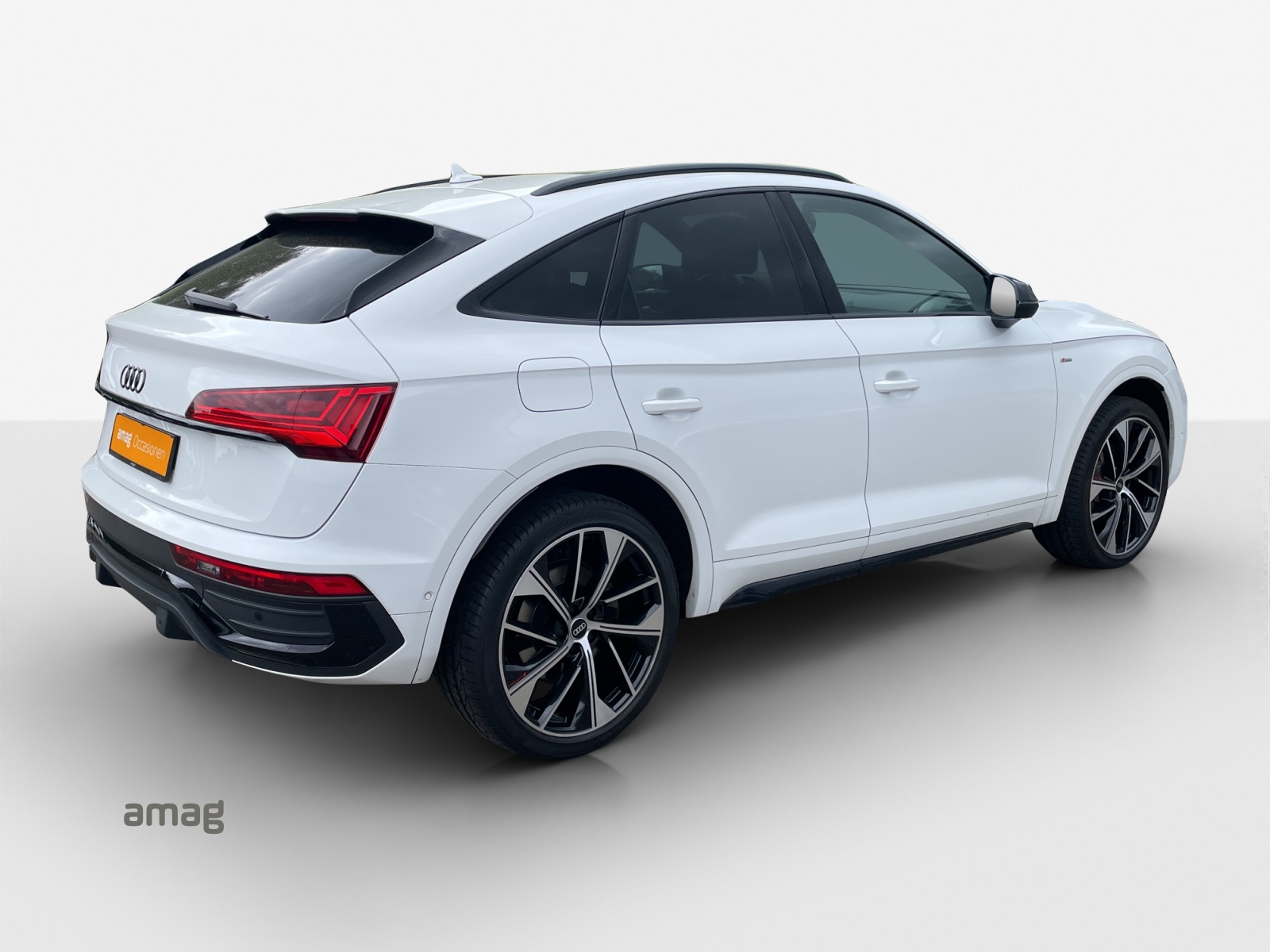 AUDI Q5 Sportback 45 TFSI Black Edition quattro S-tronic-image-4