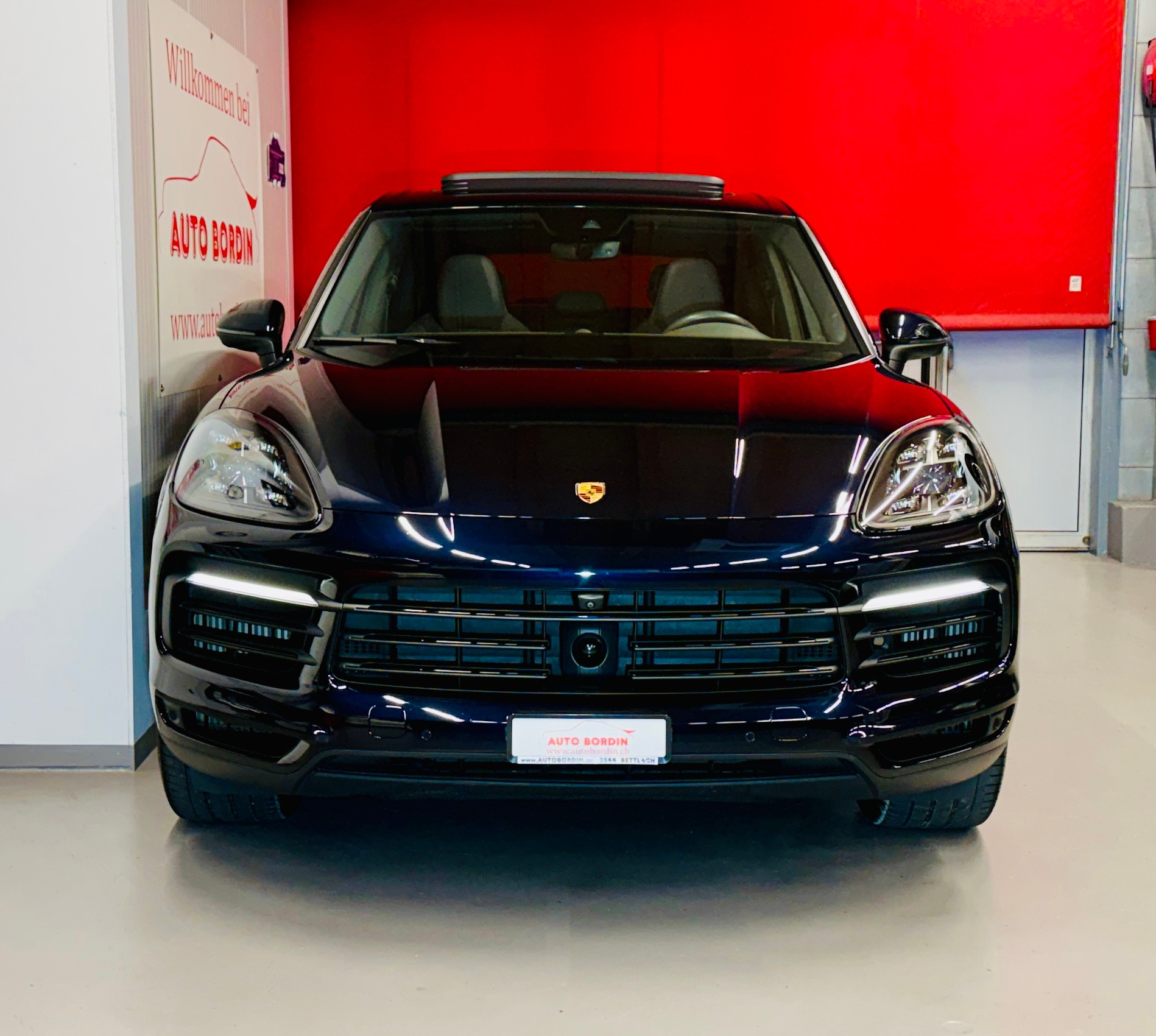 PORSCHE Cayenne E-Hybrid „Moonlight Blue Metallic & Schiefergraues Interieur“-image-1