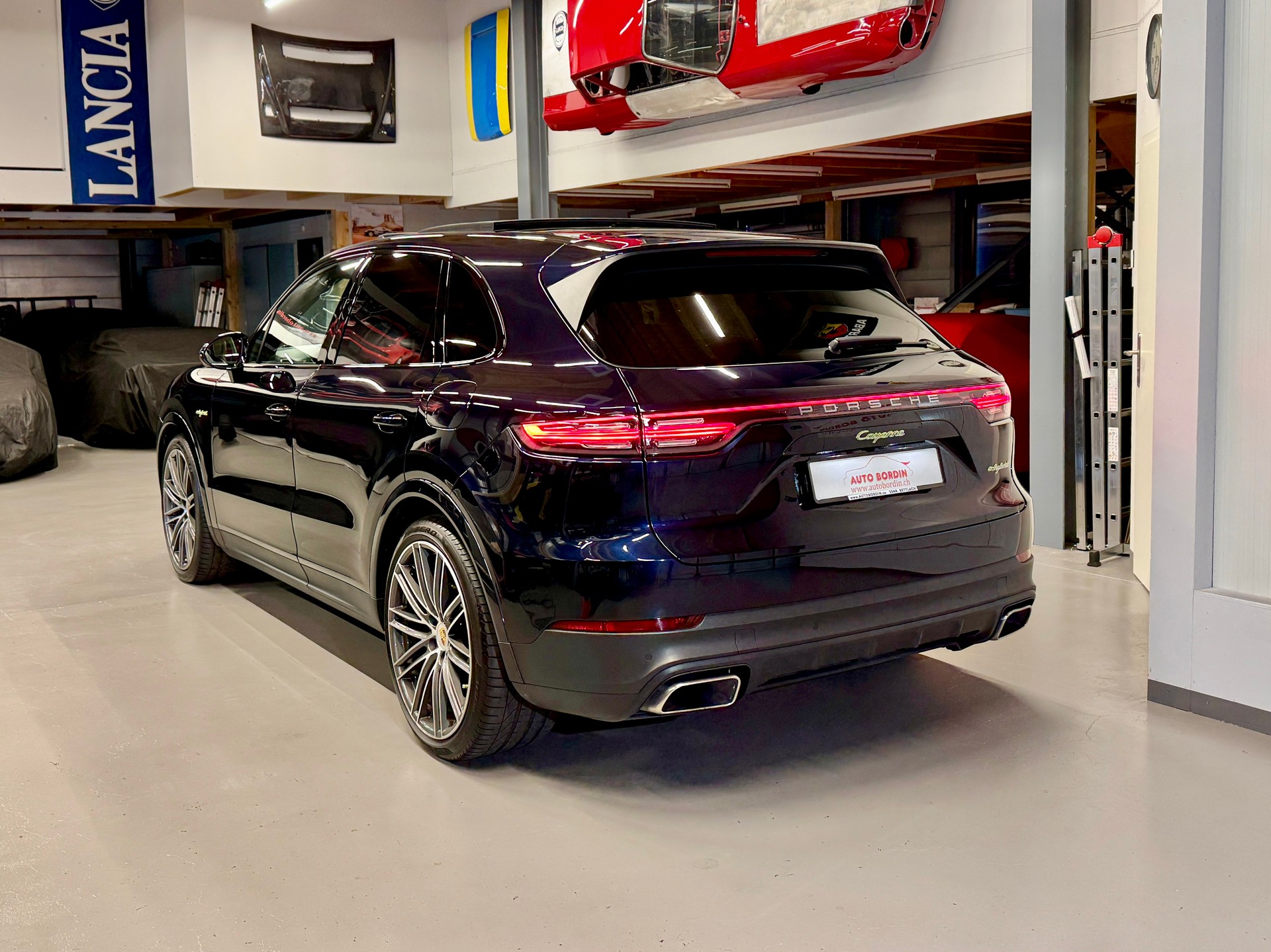 PORSCHE Cayenne E-Hybrid „Moonlight Blue Metallic & Schiefergraues Interieur“-image-11