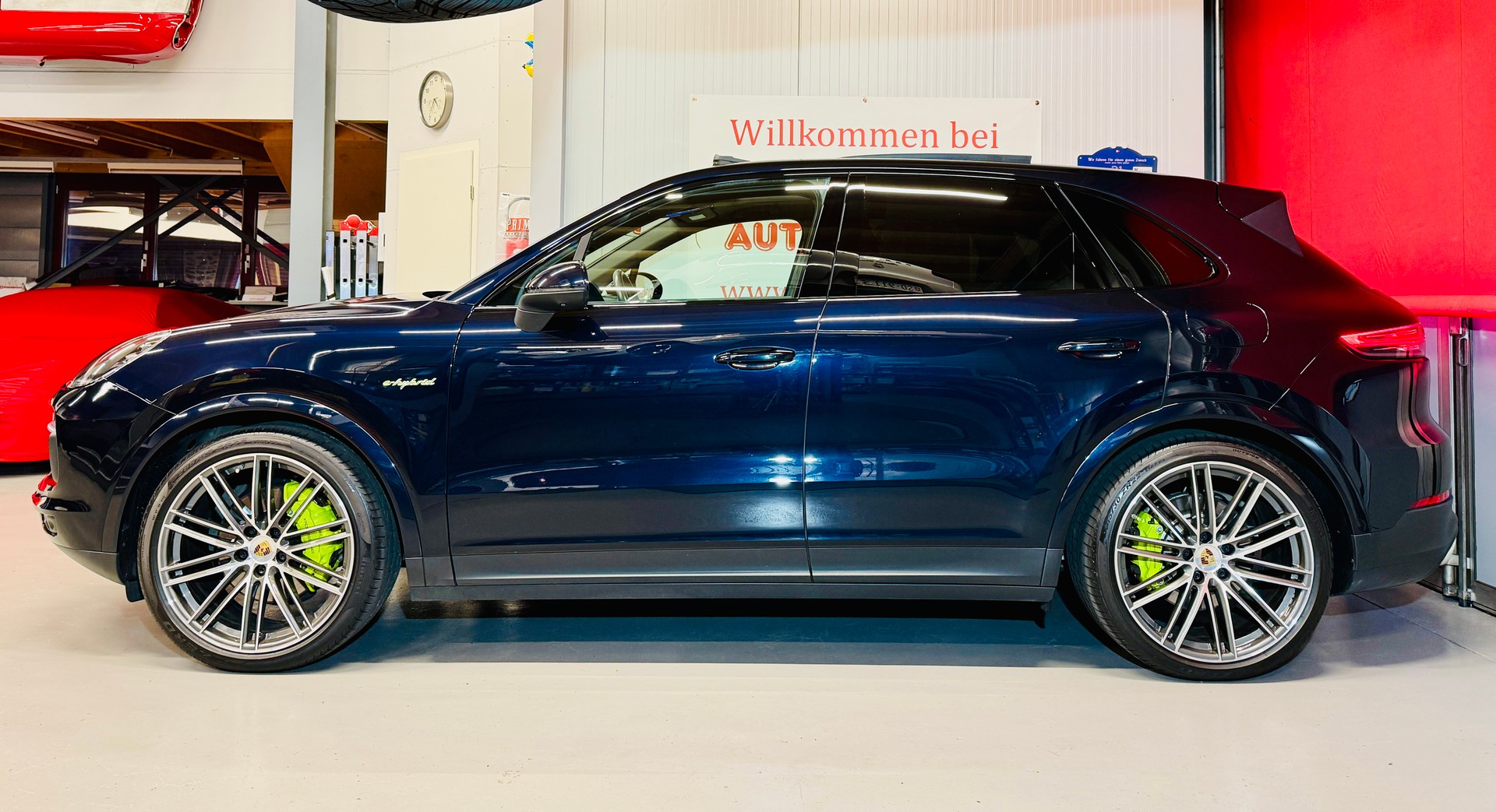 PORSCHE Cayenne E-Hybrid „Moonlight Blue Metallic & Schiefergraues Interieur“-image-2