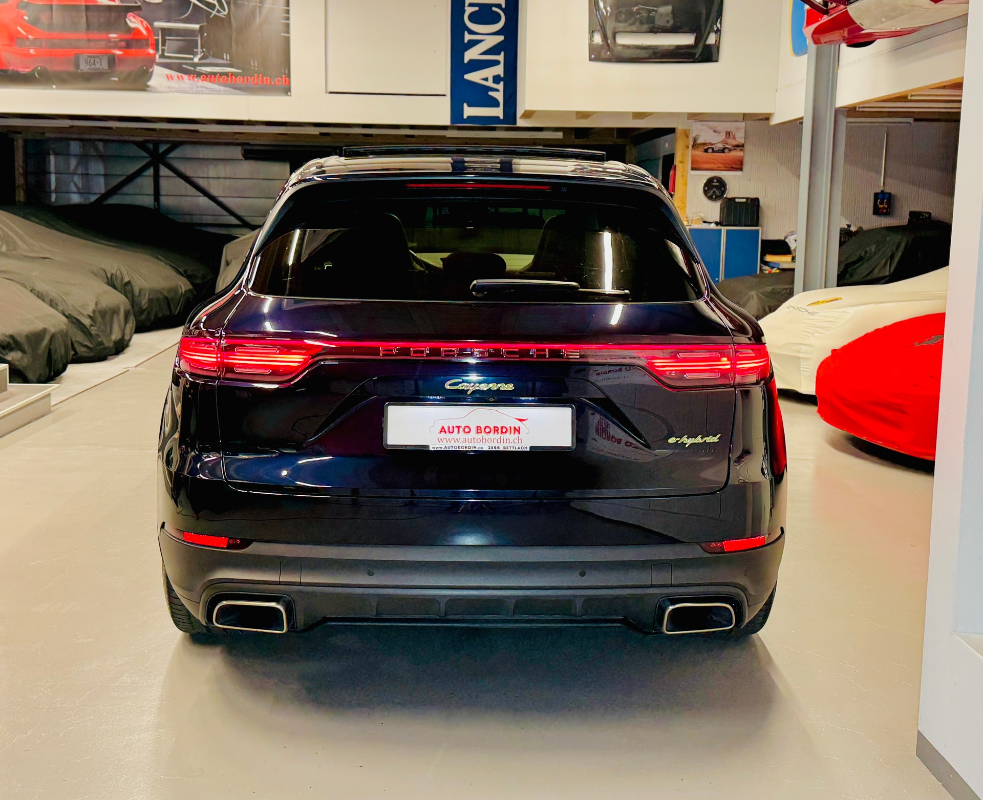 PORSCHE Cayenne E-Hybrid „Moonlight Blue Metallic & Schiefergraues Interieur“-image-12