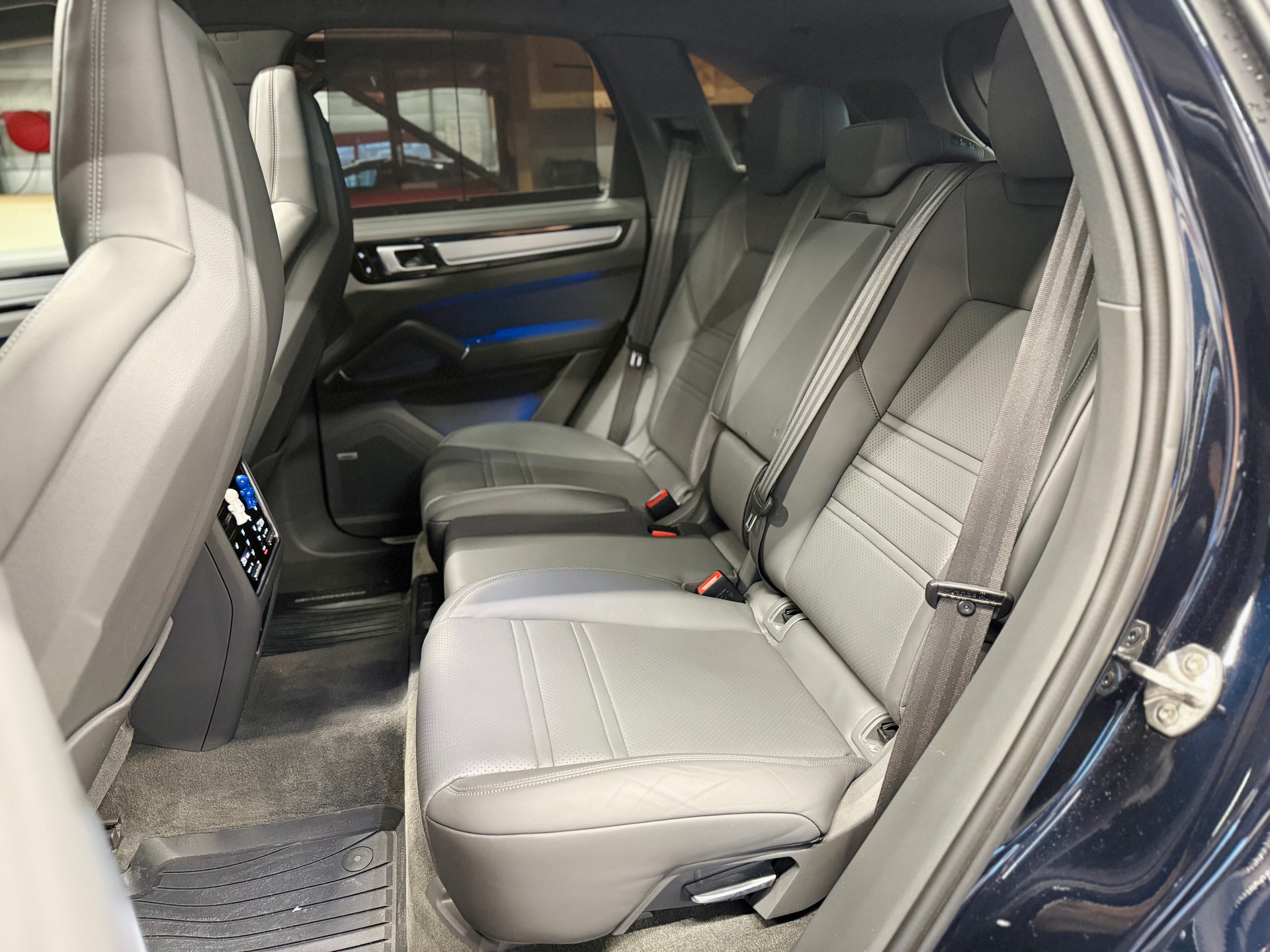 PORSCHE Cayenne E-Hybrid „Moonlight Blue Metallic & Schiefergraues Interieur“-image-8