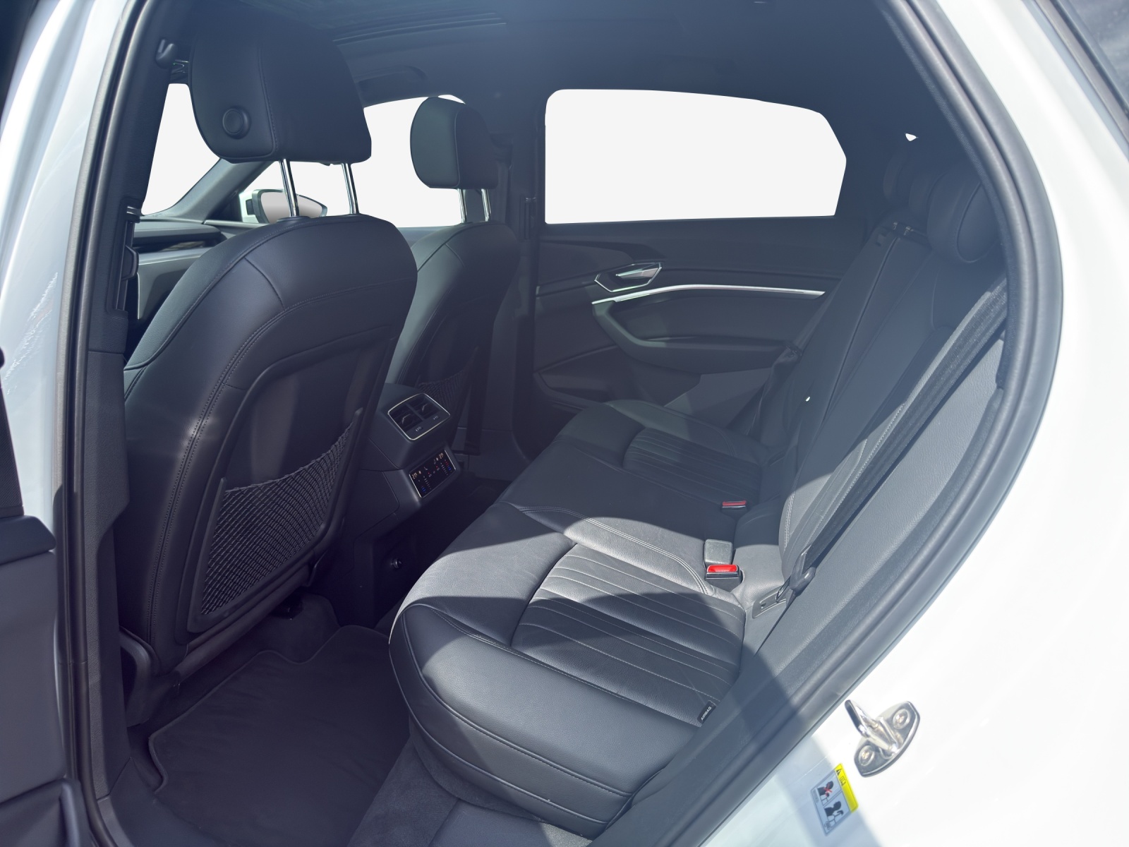 AUDI e-tron 55 Sportback Advanced quattro-image-12