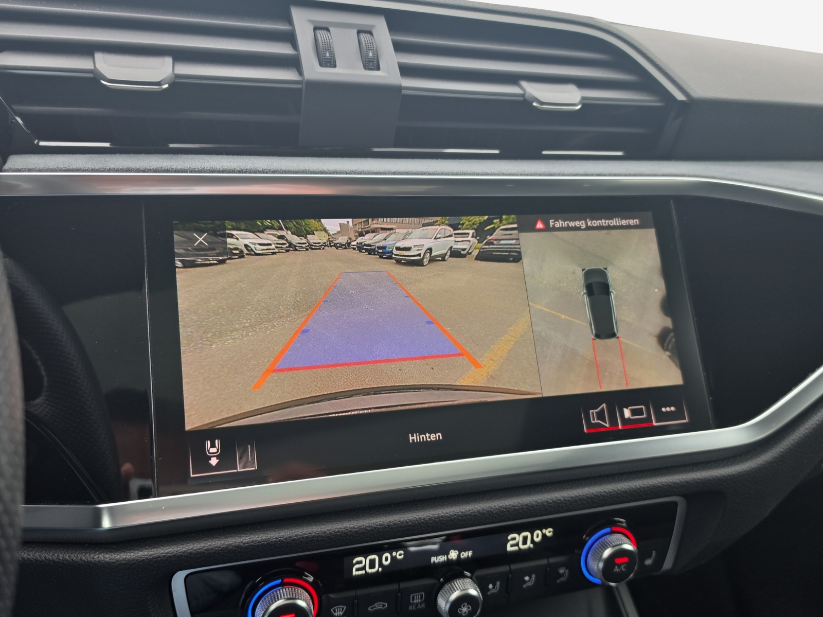AUDI Q3 45 TFSI S line quattro S-tronic-image-13