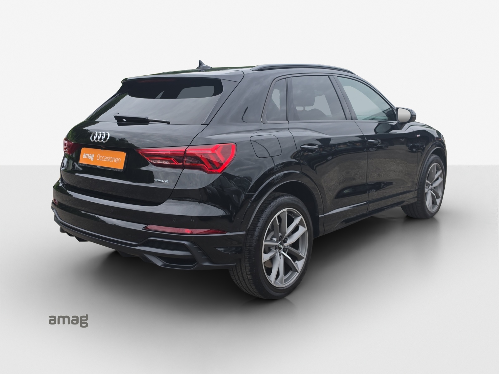 AUDI Q3 45 TFSI S line quattro S-tronic-image-4