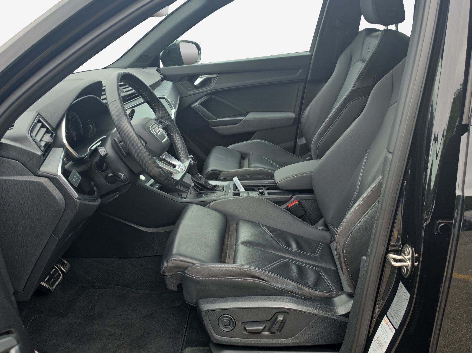 AUDI Q3 45 TFSI S line quattro S-tronic-image-7