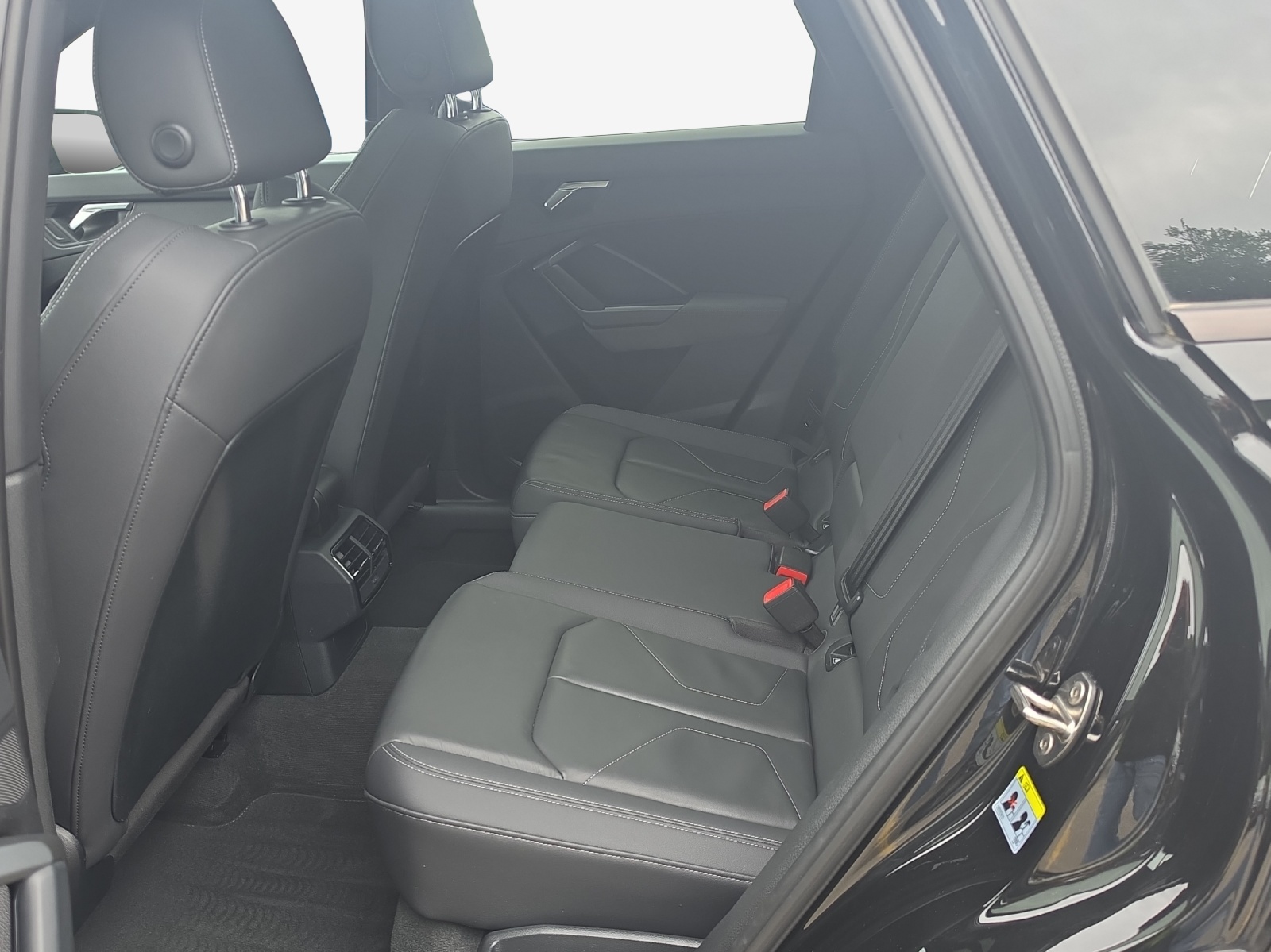 AUDI Q3 45 TFSI S line quattro S-tronic-image-8