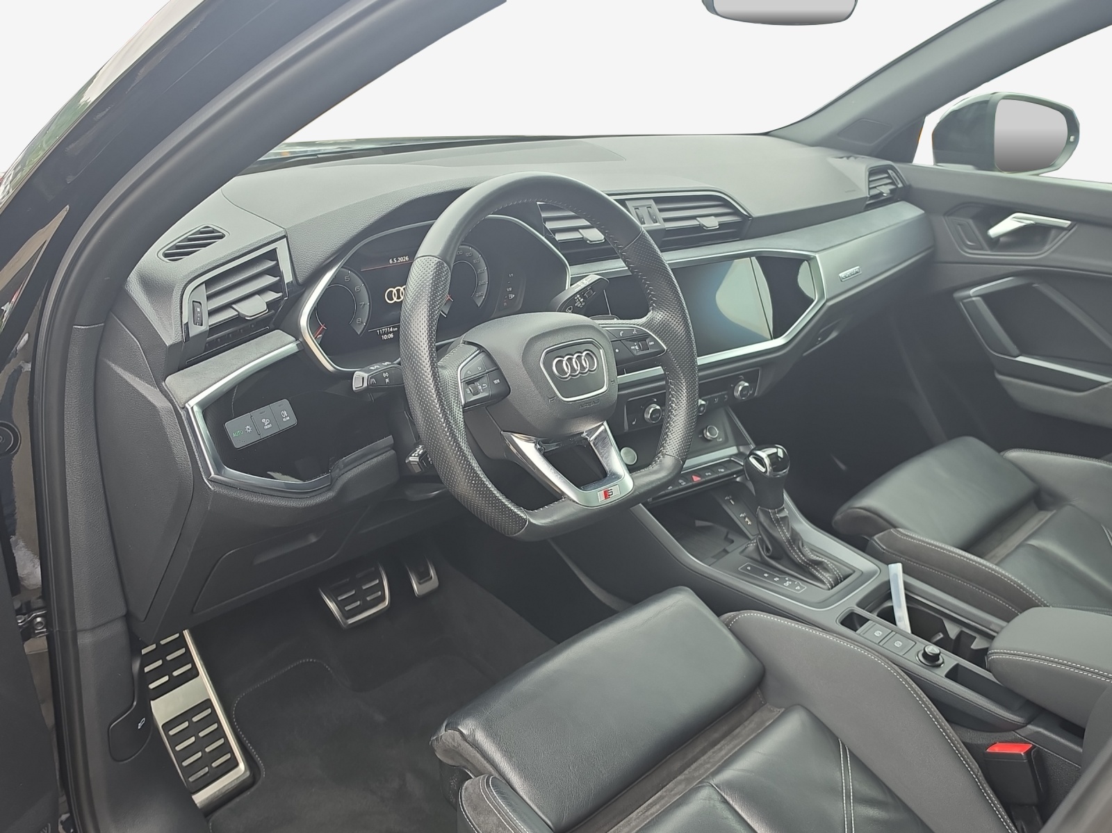 AUDI Q3 45 TFSI S line quattro S-tronic-image-9