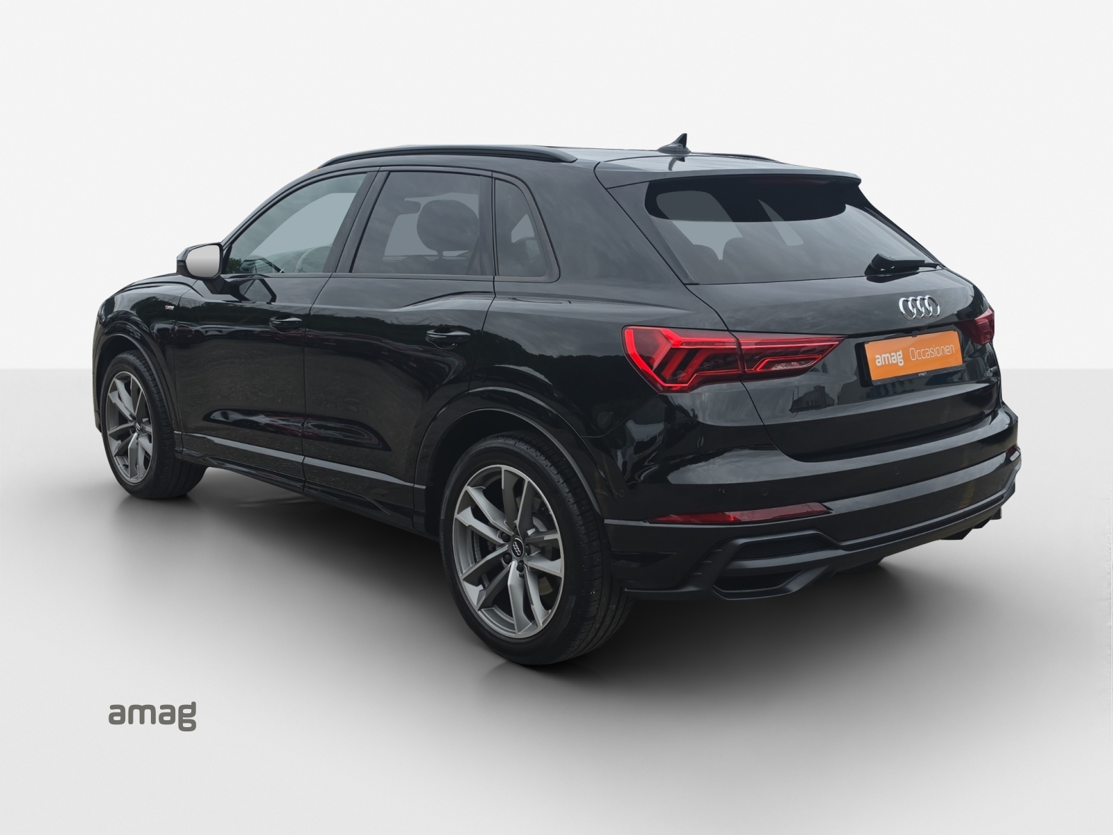 AUDI Q3 45 TFSI S line quattro S-tronic-image-2