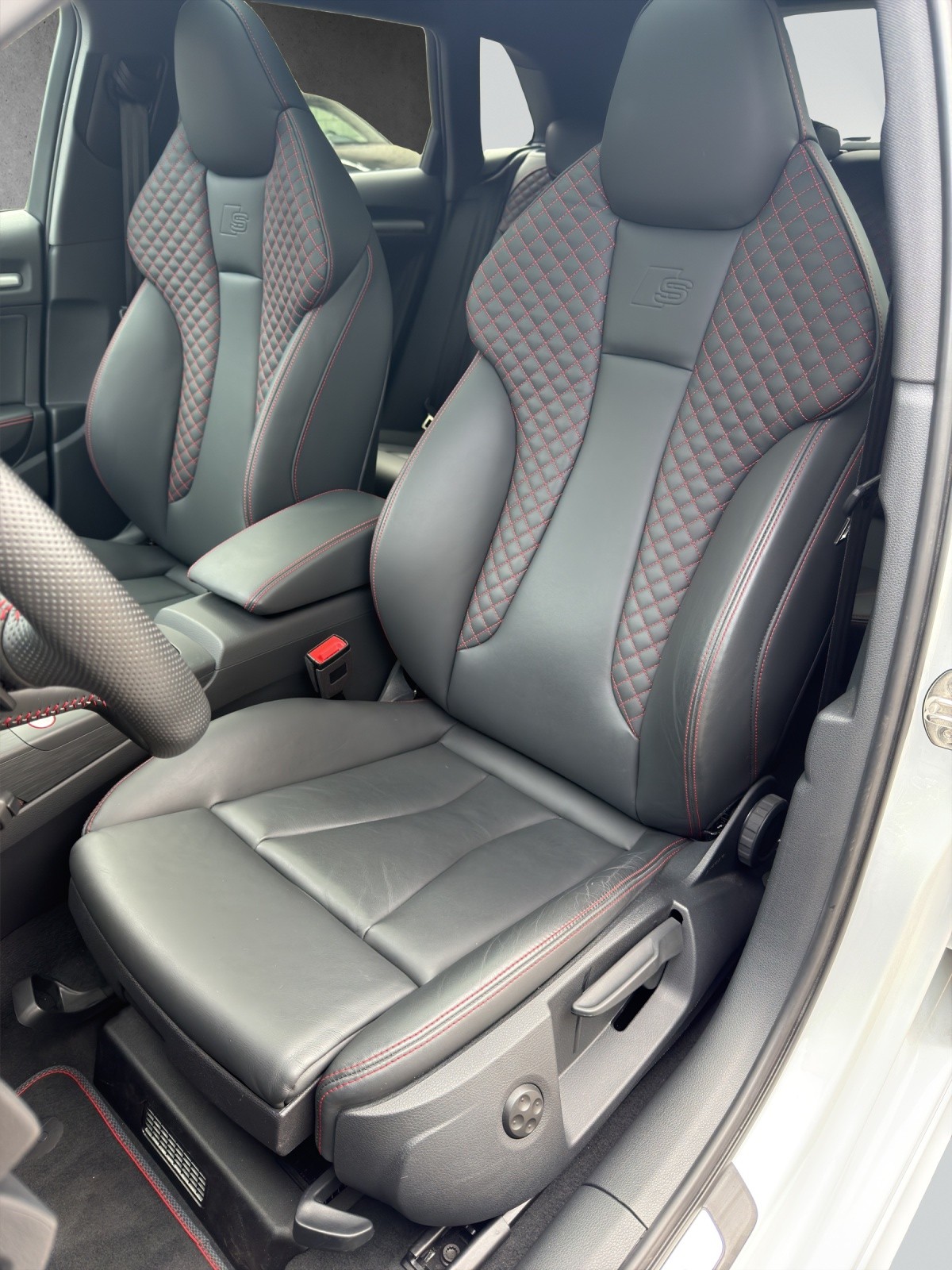 AUDI S3 Sportback 2.0 TFSI quattro S-tronic-image-9