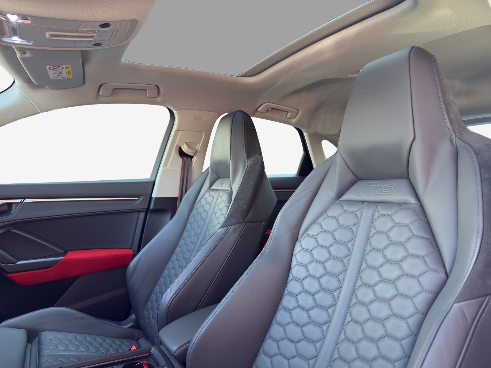 AUDI RS Q3 Sportback quattro S tronic-image-14
