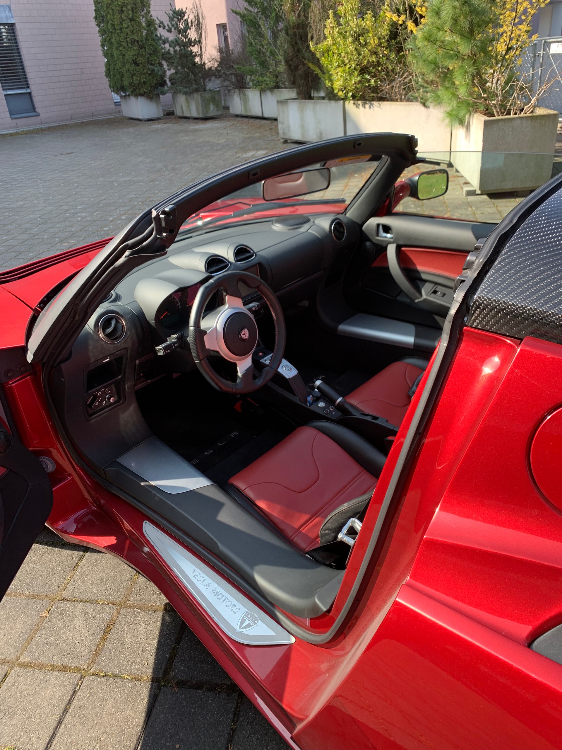 TESLA Roadster-image-1