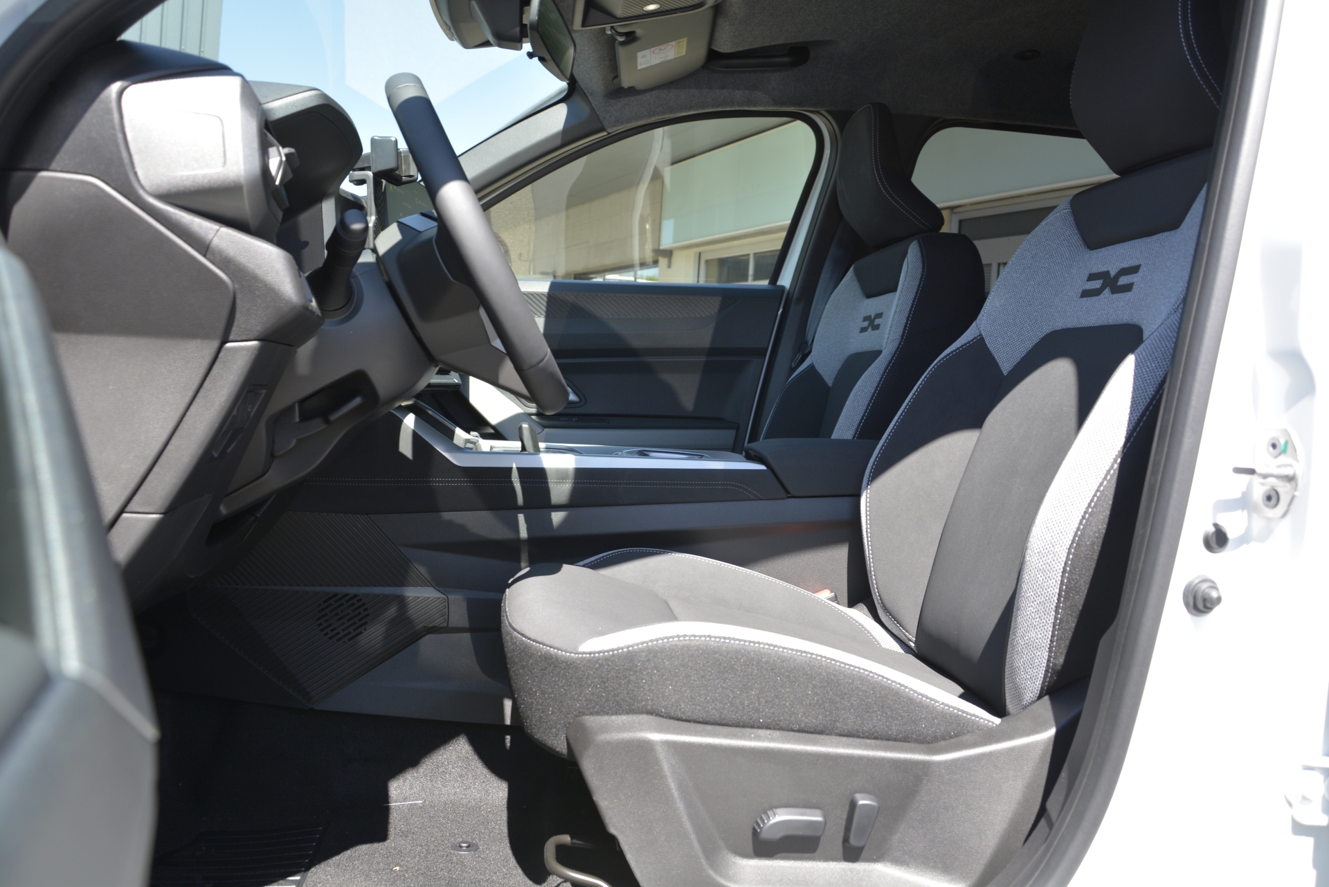 DACIA BIGSTER journey hybrid 155-image-8