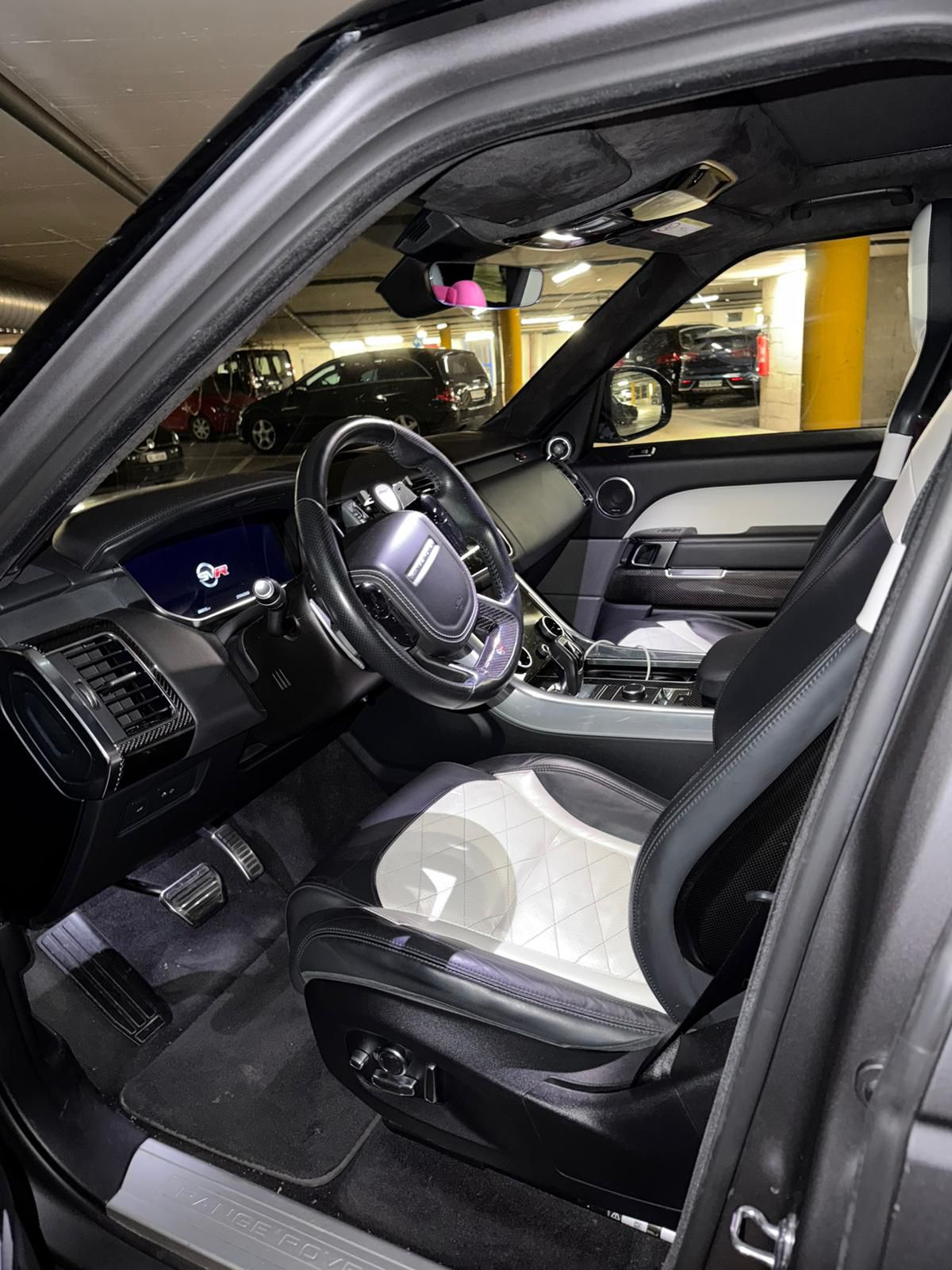 LAND ROVER 5.0 V8 SC SVR-image-3