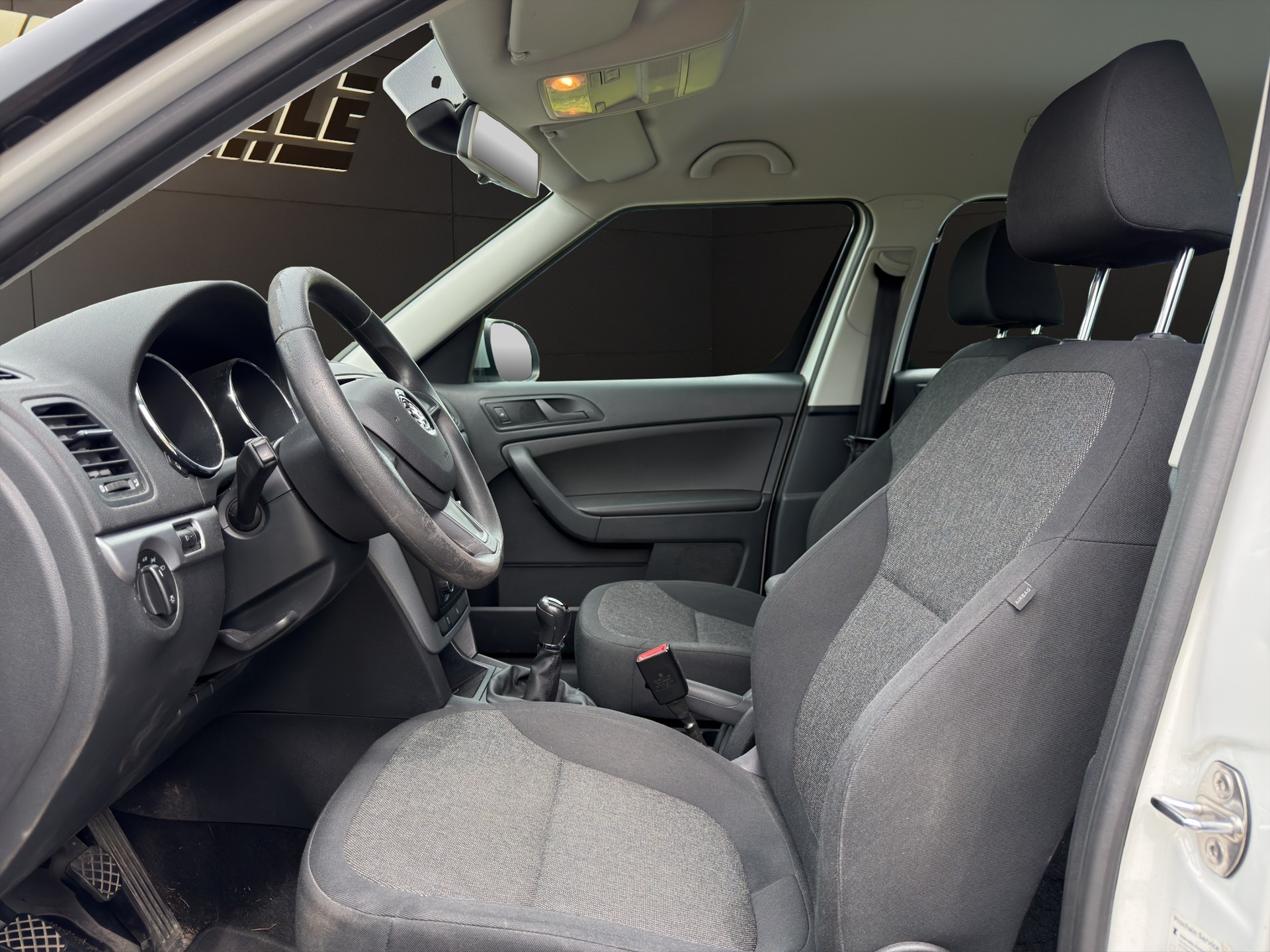 SKODA Yeti 1.8 TSI Ambition Outdoor 4x4-image-9