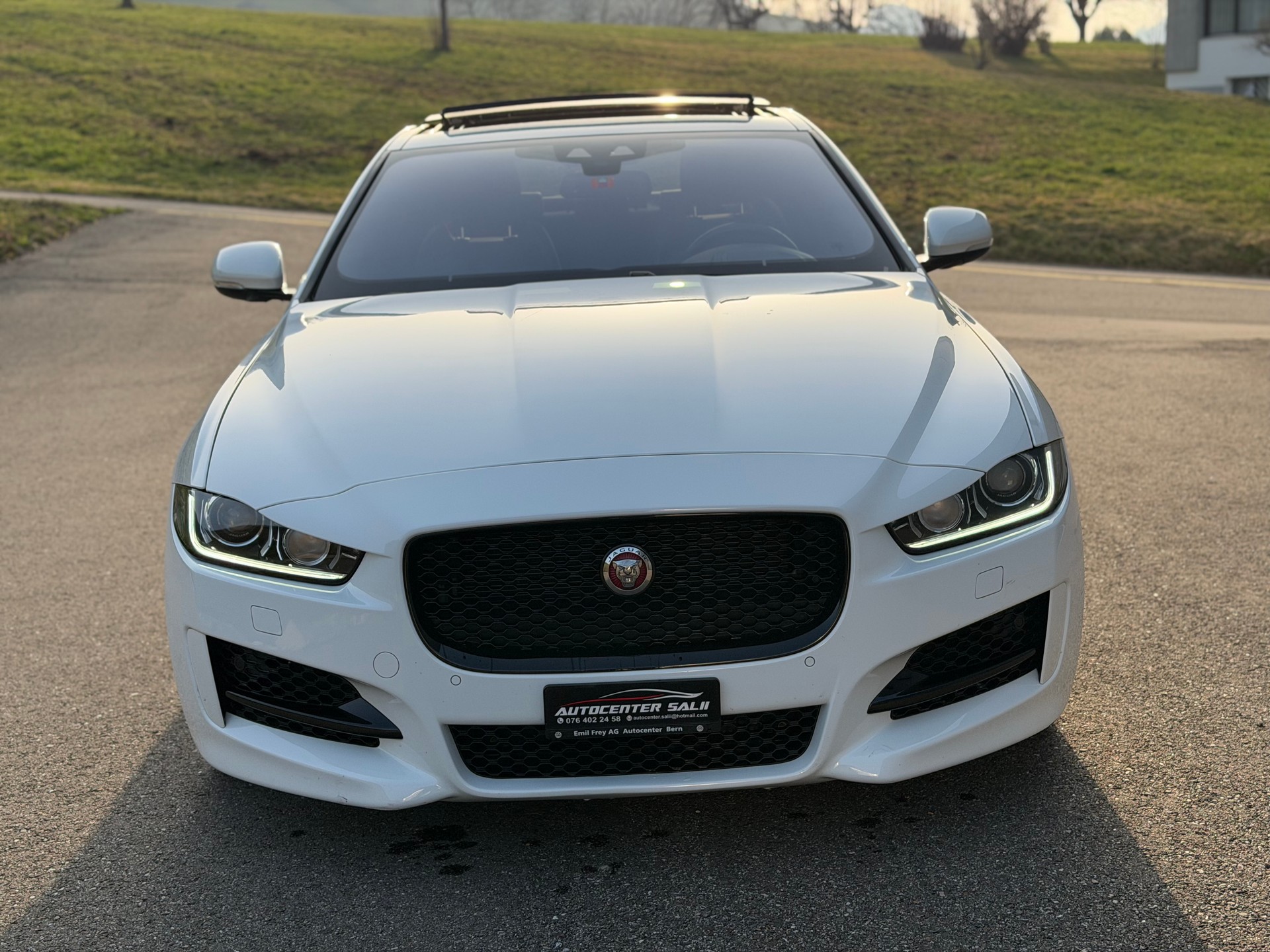 JAGUAR XE 20d R-Sport Automat-image-6