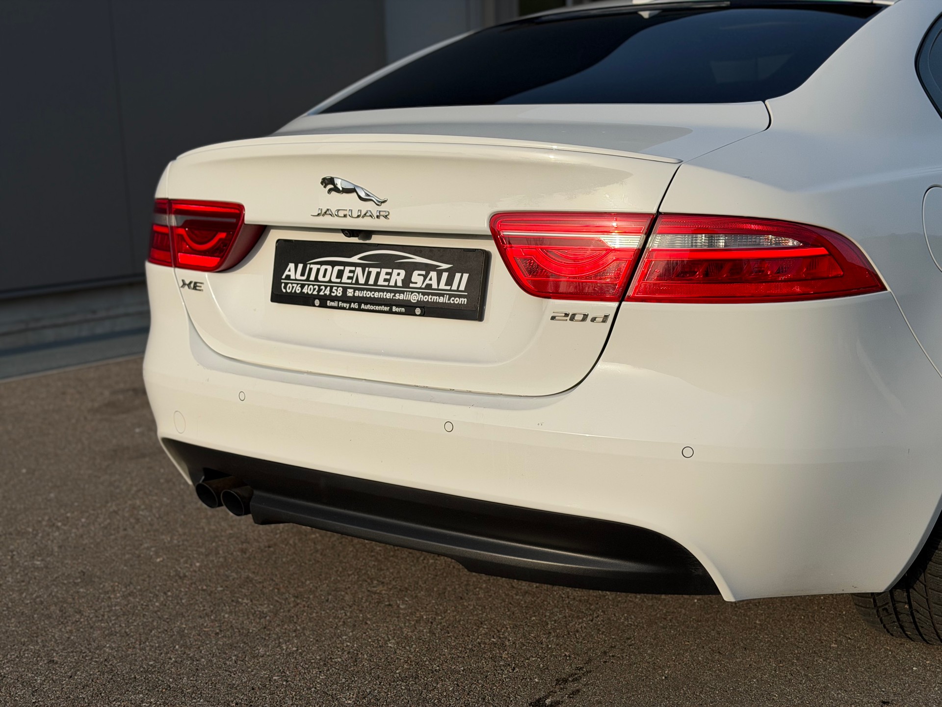 JAGUAR XE 20d R-Sport Automat-image-3