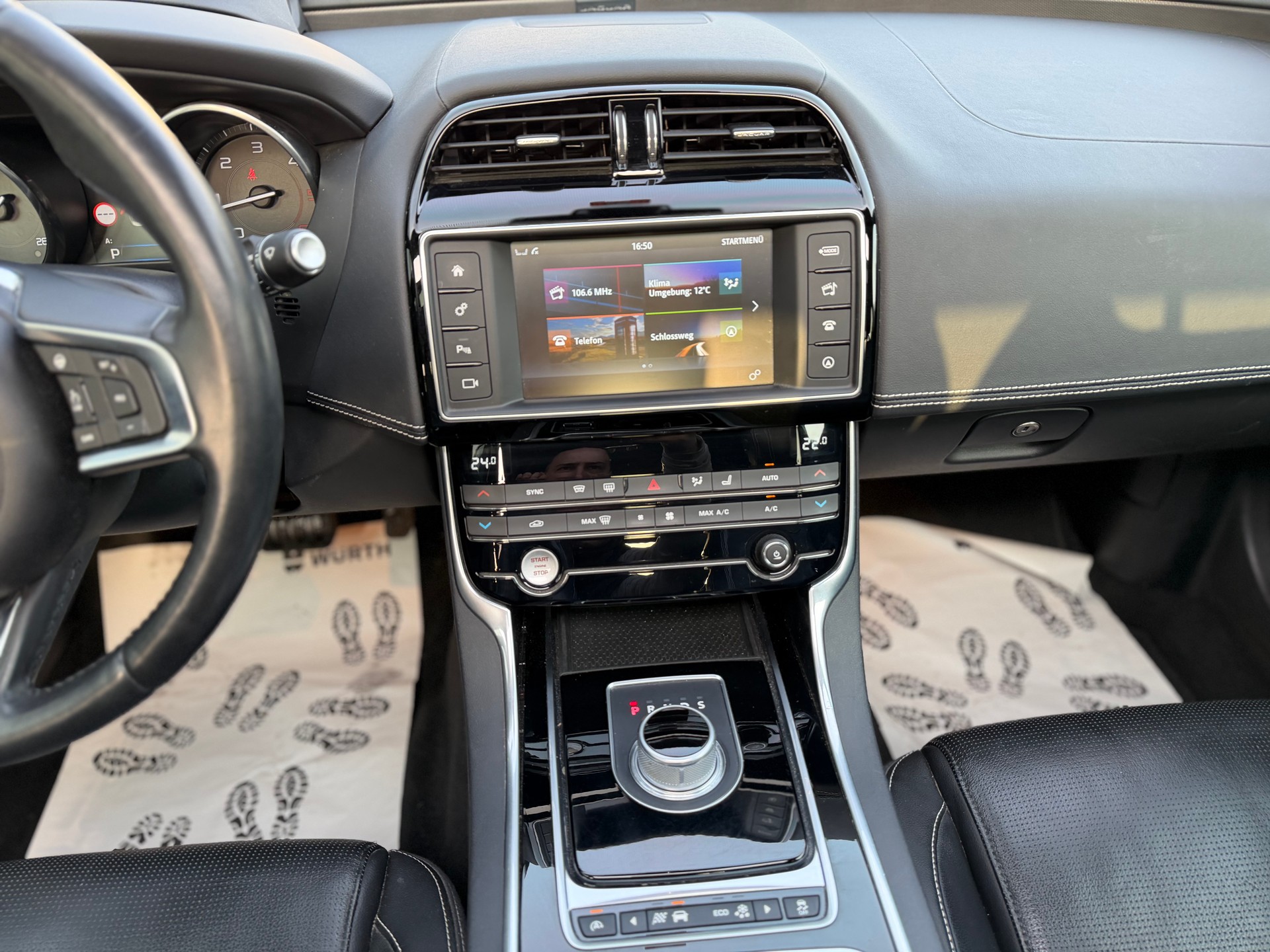 JAGUAR XE 20d R-Sport Automat-image-9