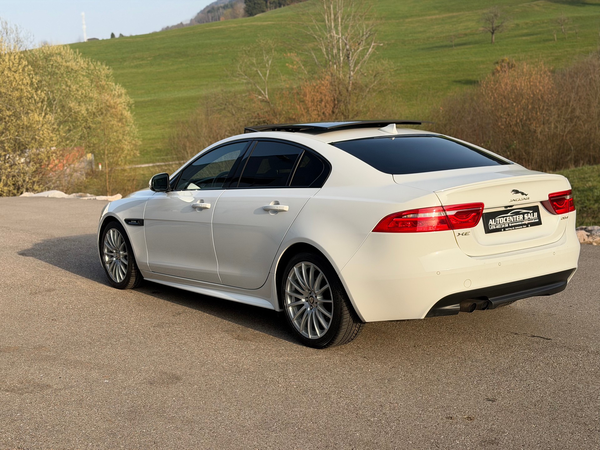 JAGUAR XE 20d R-Sport Automat-image-4