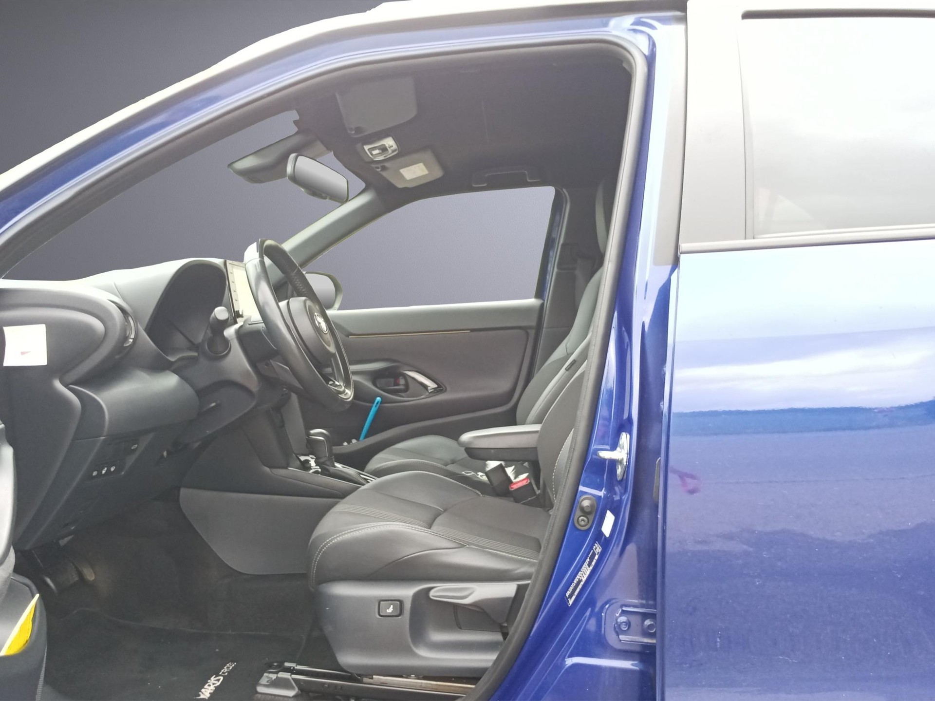 TOYOTA Yaris Cross 1.5 VVT-i HSD Adventure AWD-i-image-9