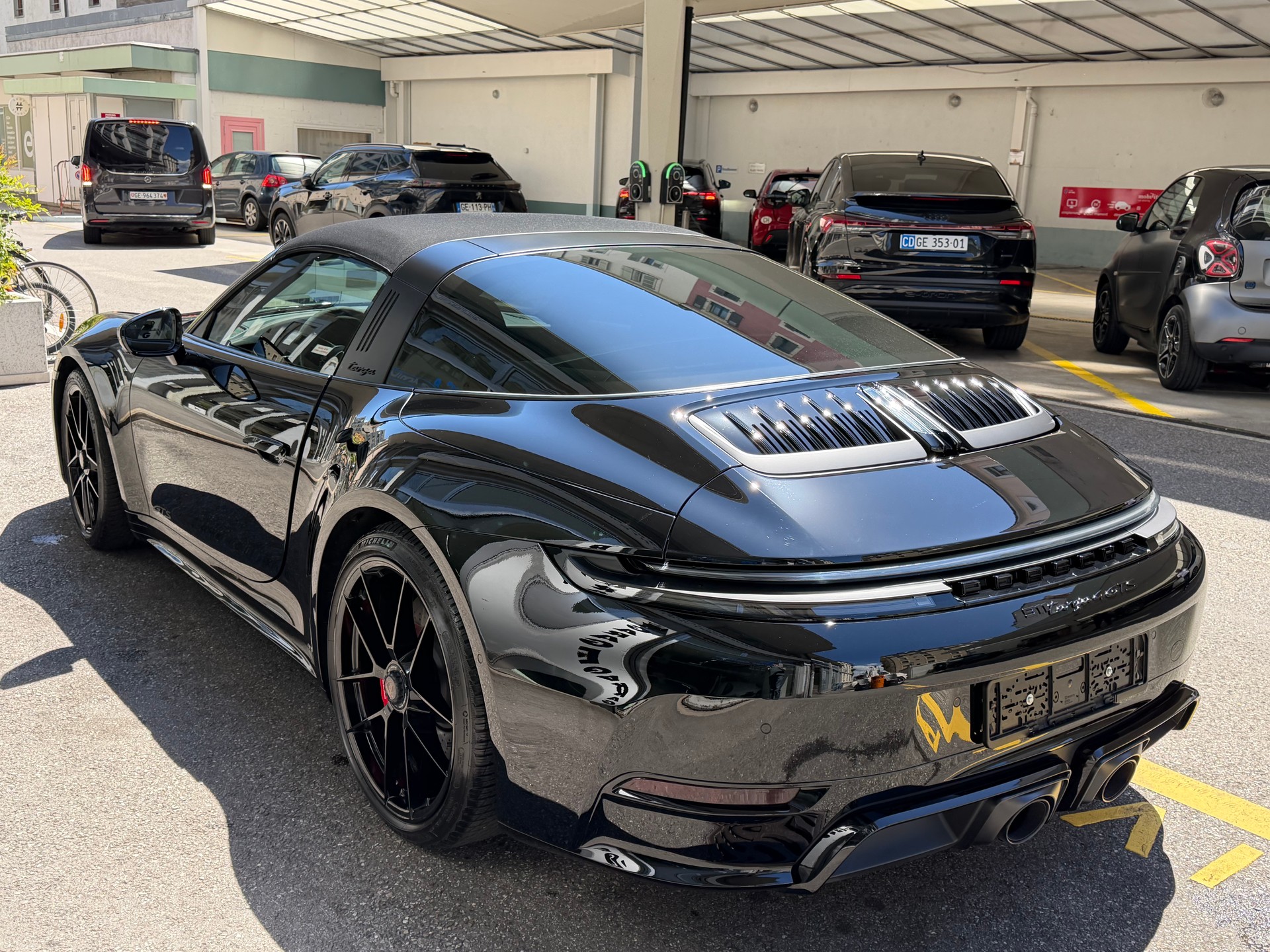 PORSCHE 911 Targa 4 GTS-image-3