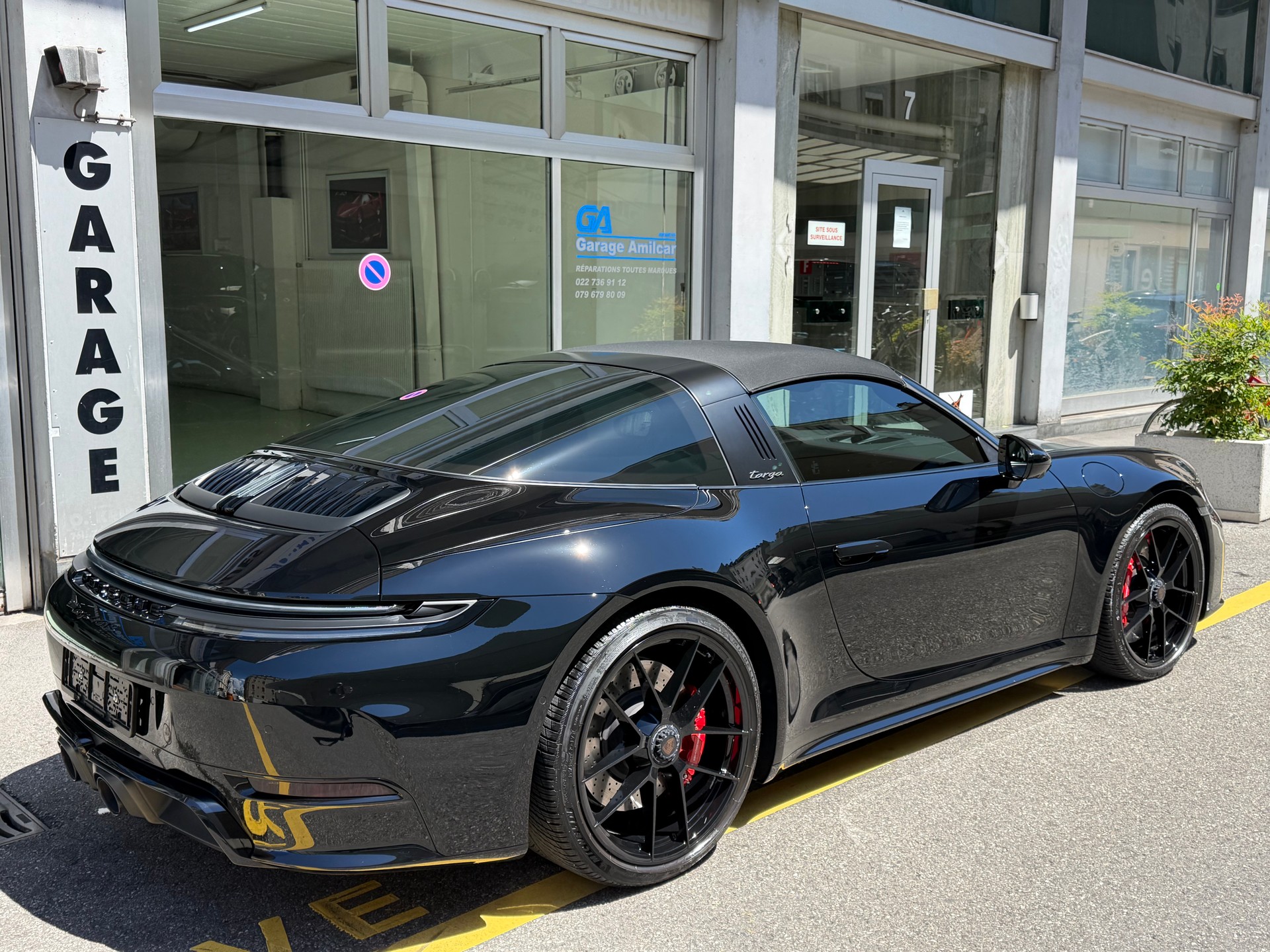 PORSCHE 911 Targa 4 GTS-image-2
