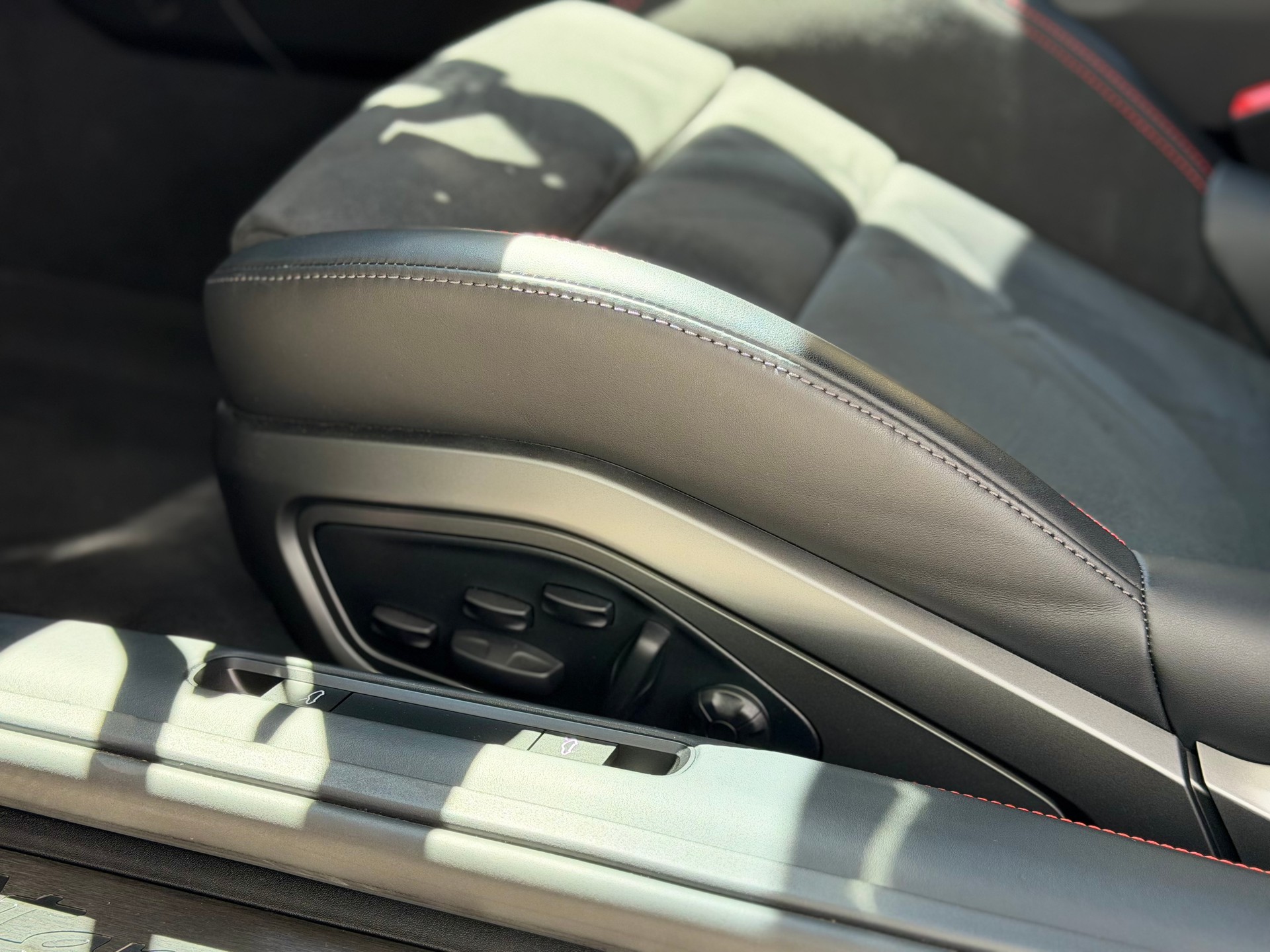 PORSCHE 911 Targa 4 GTS-image-6