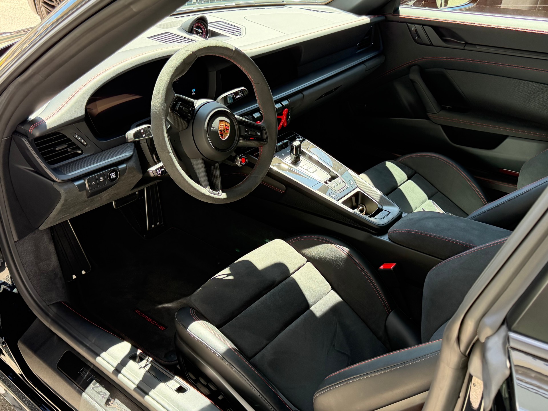 PORSCHE 911 Targa 4 GTS-image-4