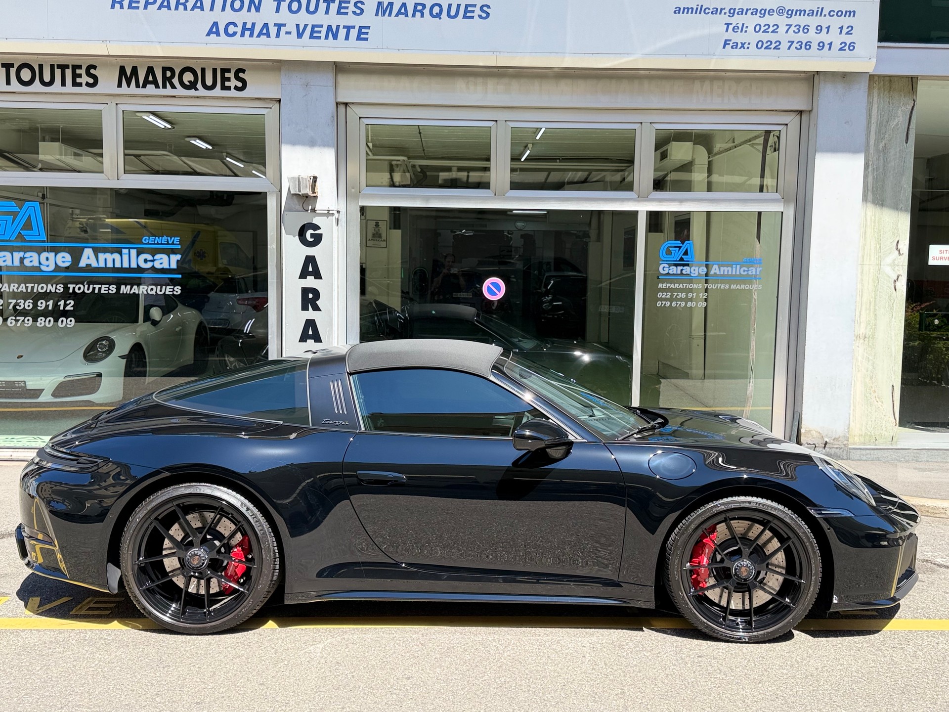 PORSCHE 911 Targa 4 GTS-image-13