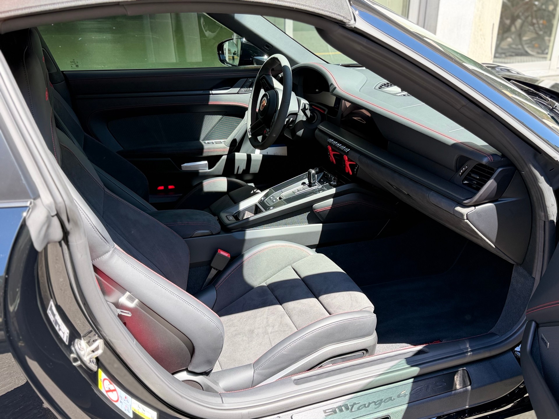 PORSCHE 911 Targa 4 GTS-image-5