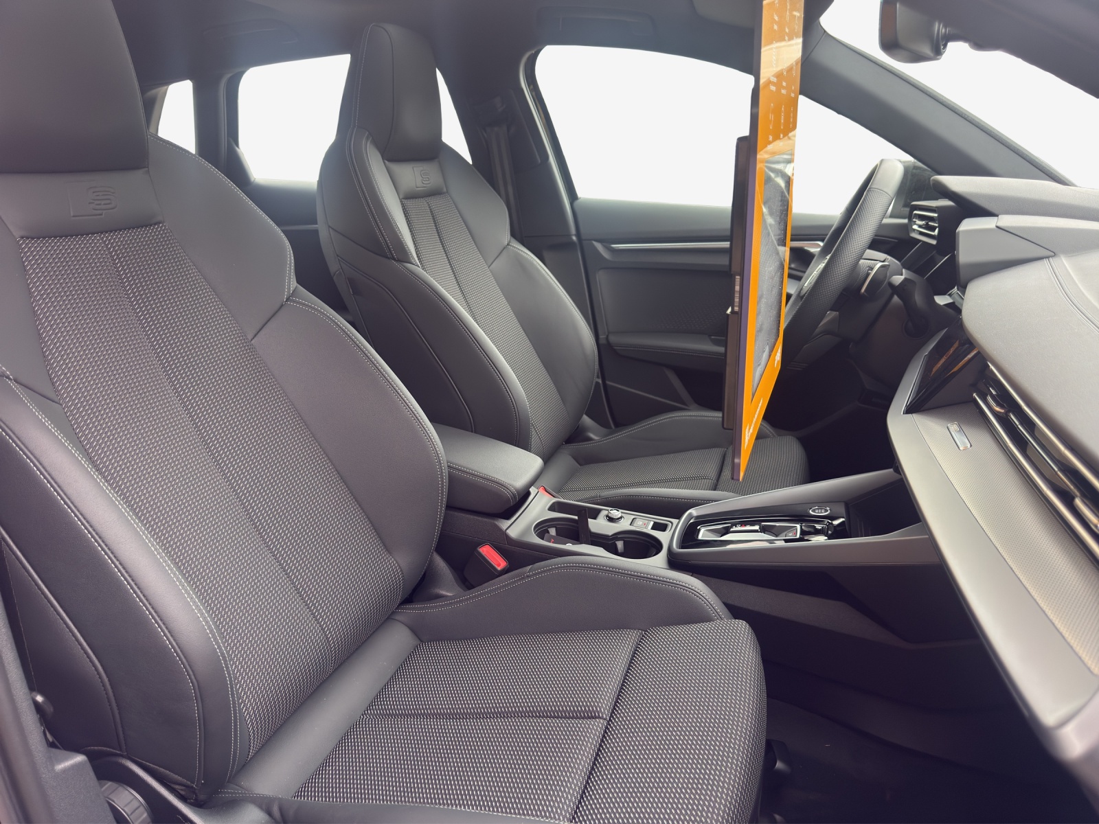 AUDI A3 Sportback 35 TFSI S line Attraction S-tronic-image-14