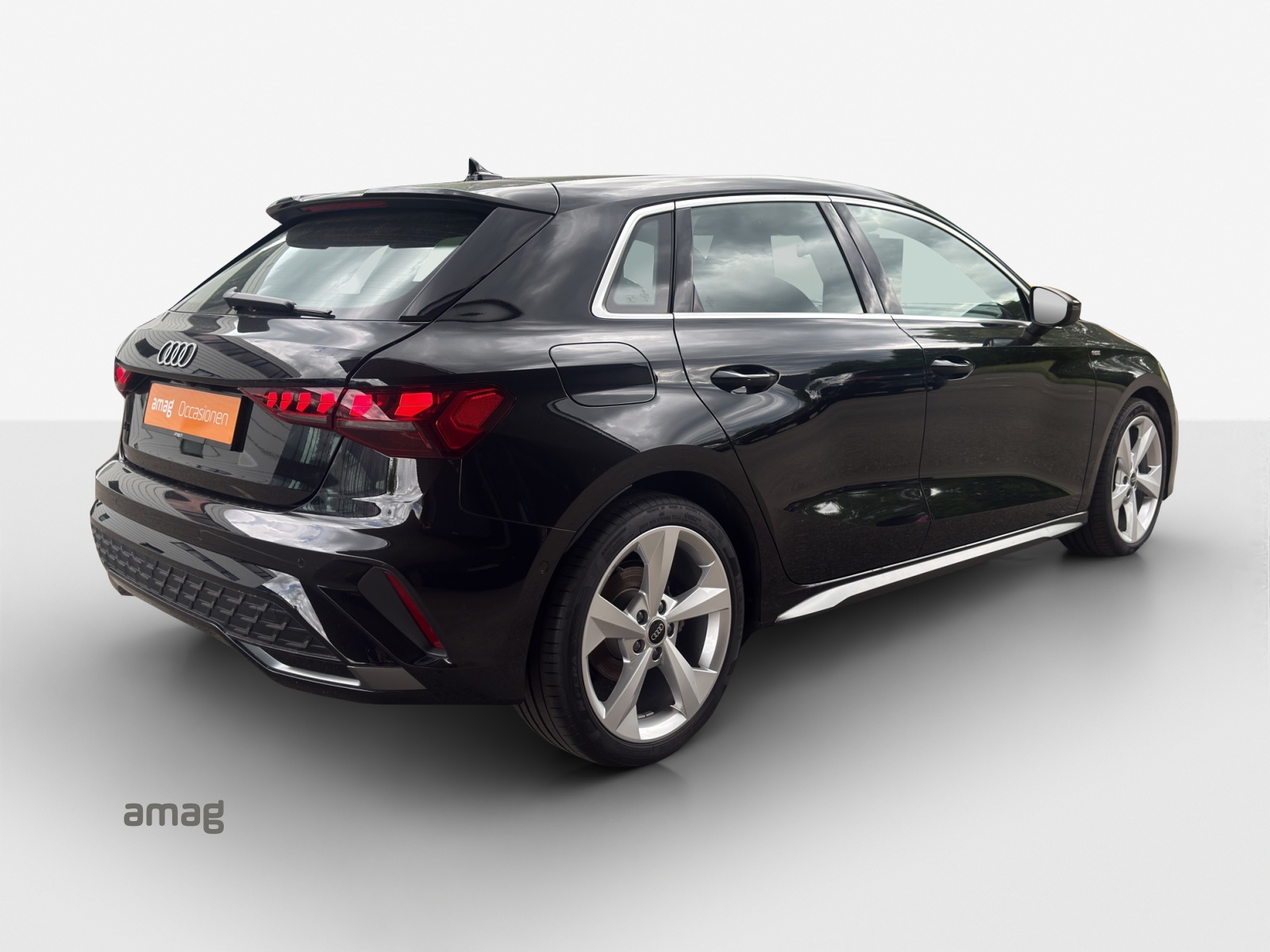 AUDI A3 Sportback 35 TFSI S line Attraction S-tronic-image-4
