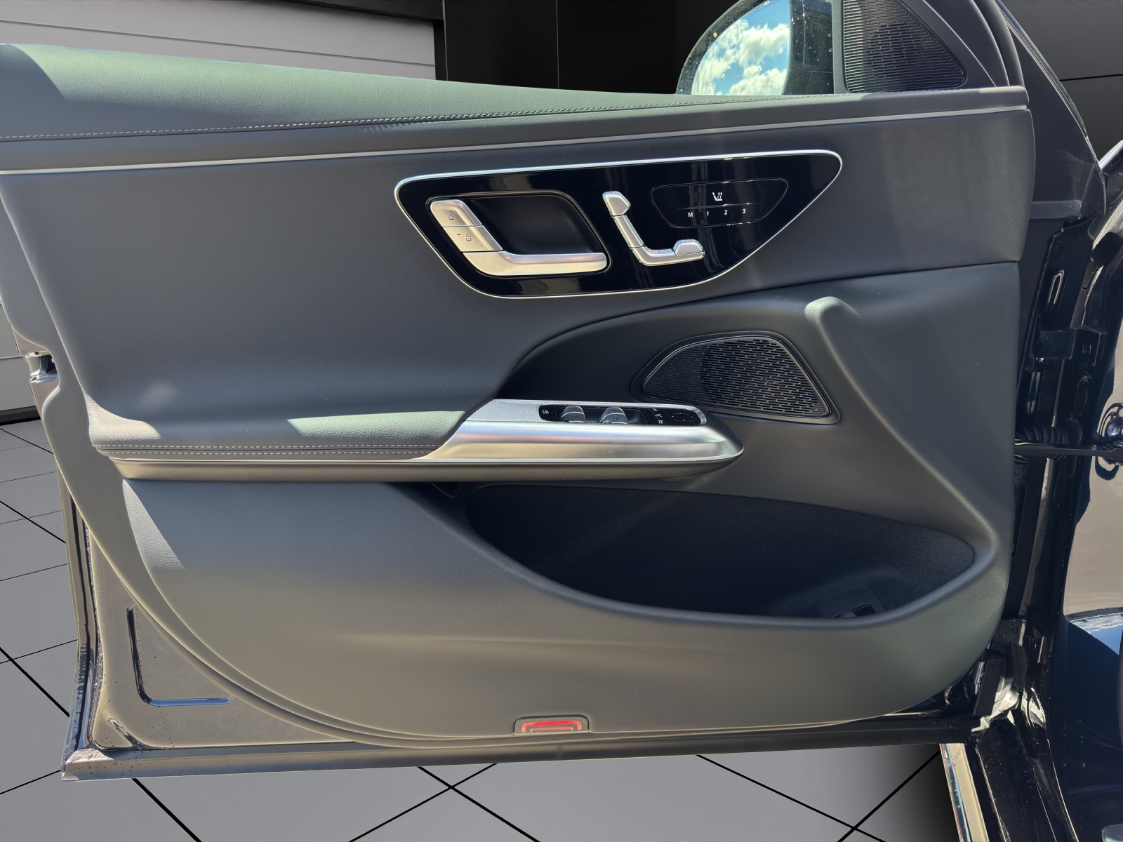 MERCEDES-BENZ E 220 d 4Matic 9G-Tronic-image-10
