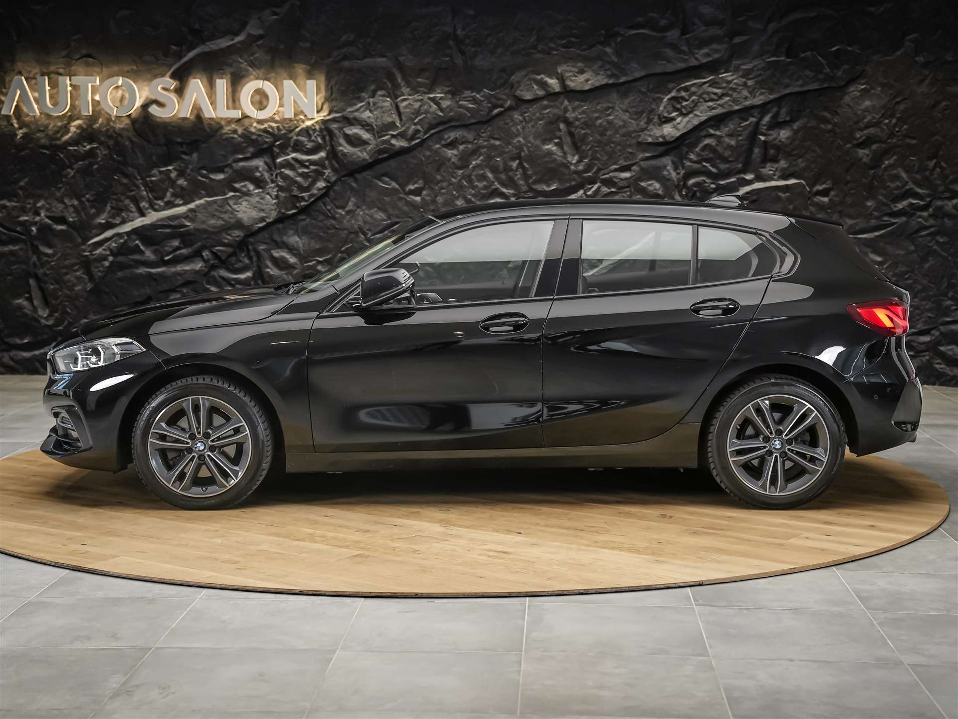 BMW 118i Sport Line Steptronic *CH-Auto*Harman/Kardon*Lenkradheizung*ACC*-showroom-element-1