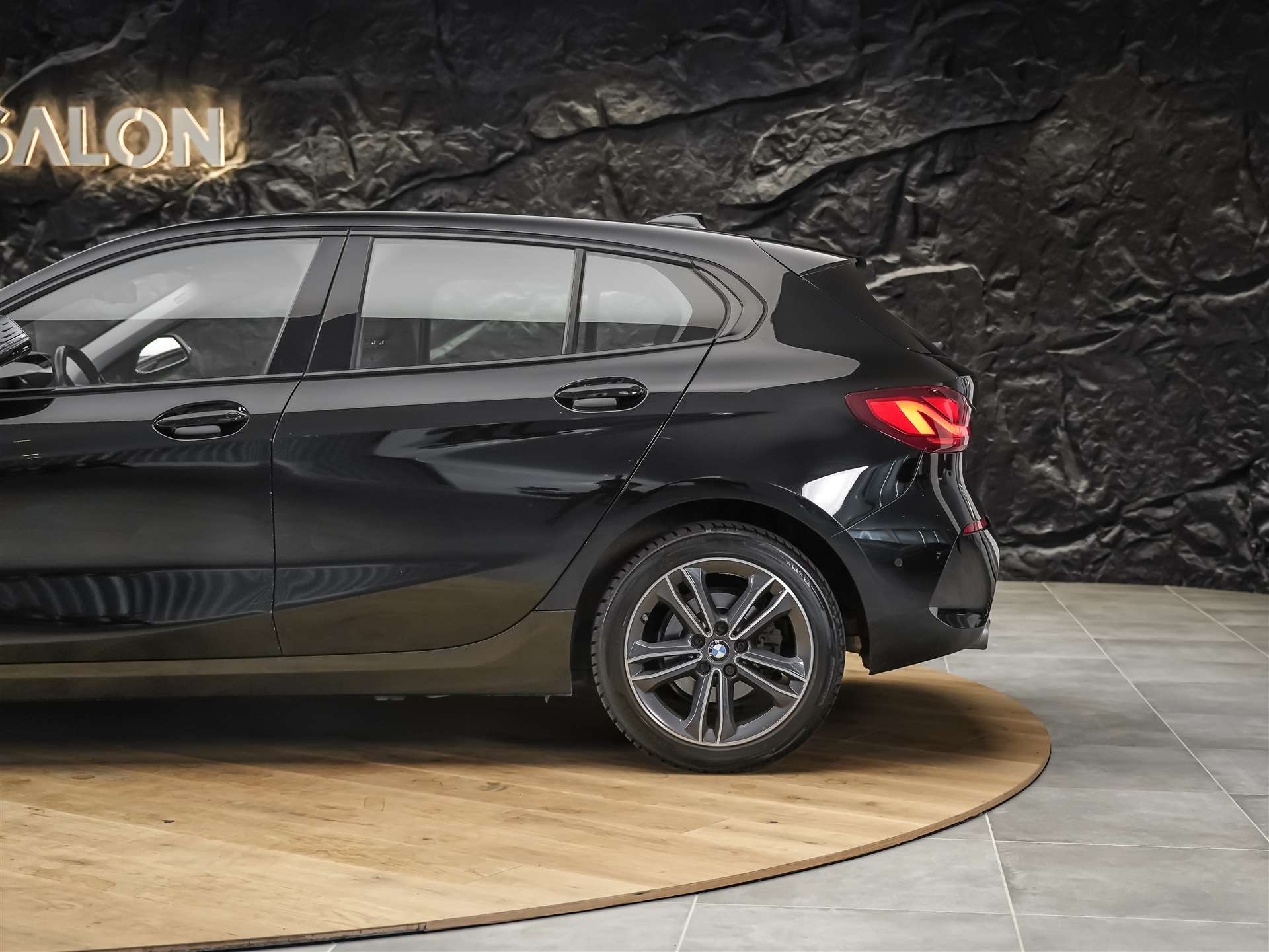 BMW 118i Sport Line Steptronic *CH-Auto*Harman/Kardon*Lenkradheizung*ACC*-image-14