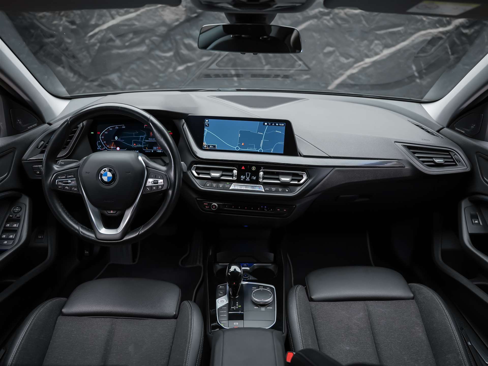 BMW 118i Sport Line Steptronic *CH-Auto*Harman/Kardon*Lenkradheizung*ACC*-image-15