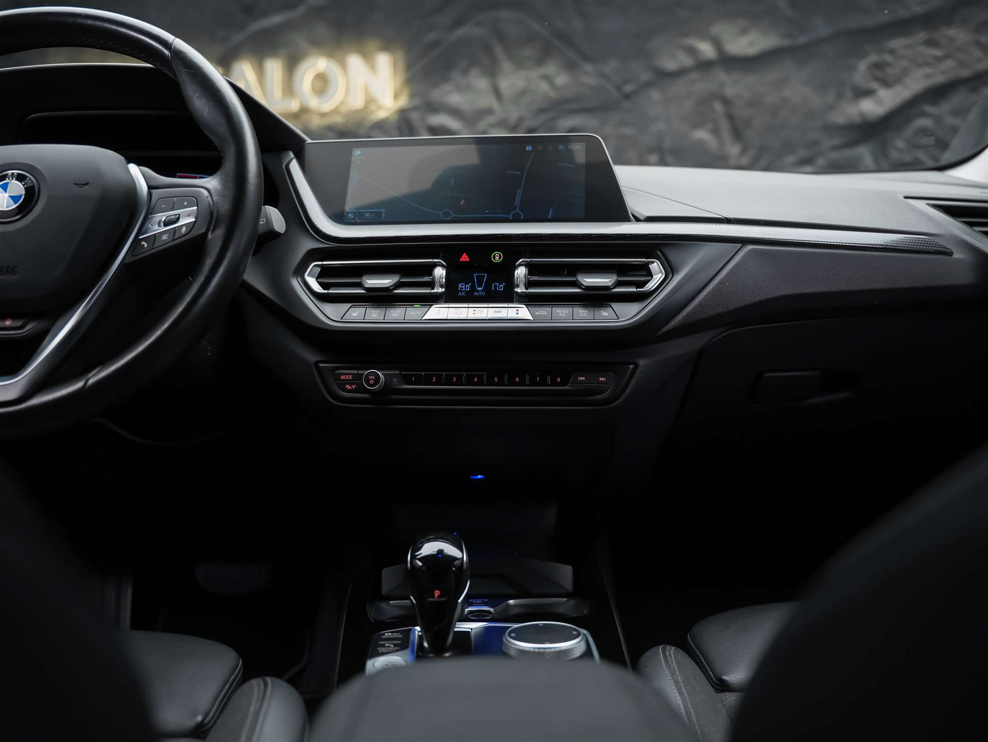 BMW 118i Sport Line Steptronic *CH-Auto*Harman/Kardon*Lenkradheizung*ACC*-image-17