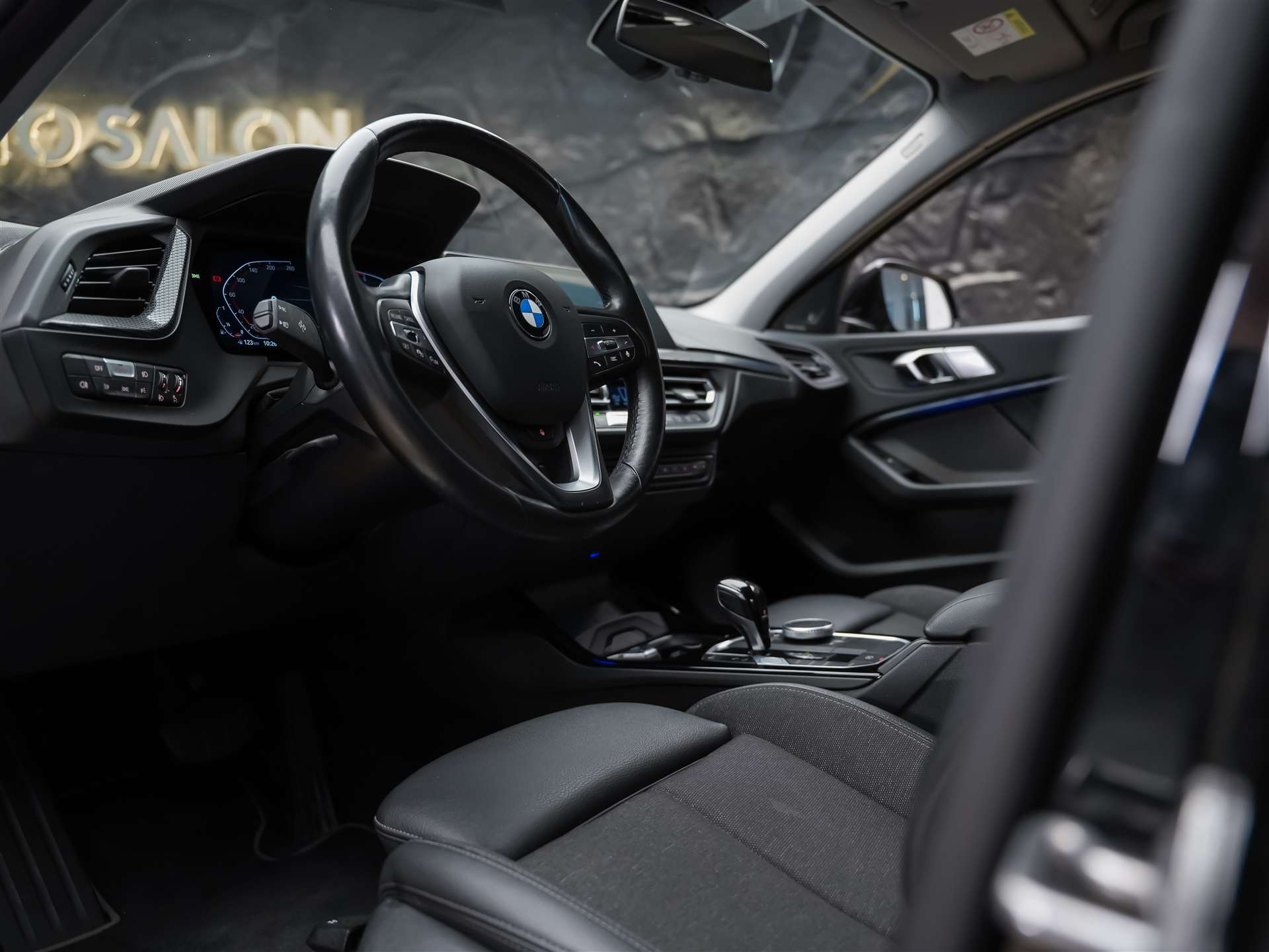 BMW 118i Sport Line Steptronic *CH-Auto*Harman/Kardon*Lenkradheizung*ACC*-image-7