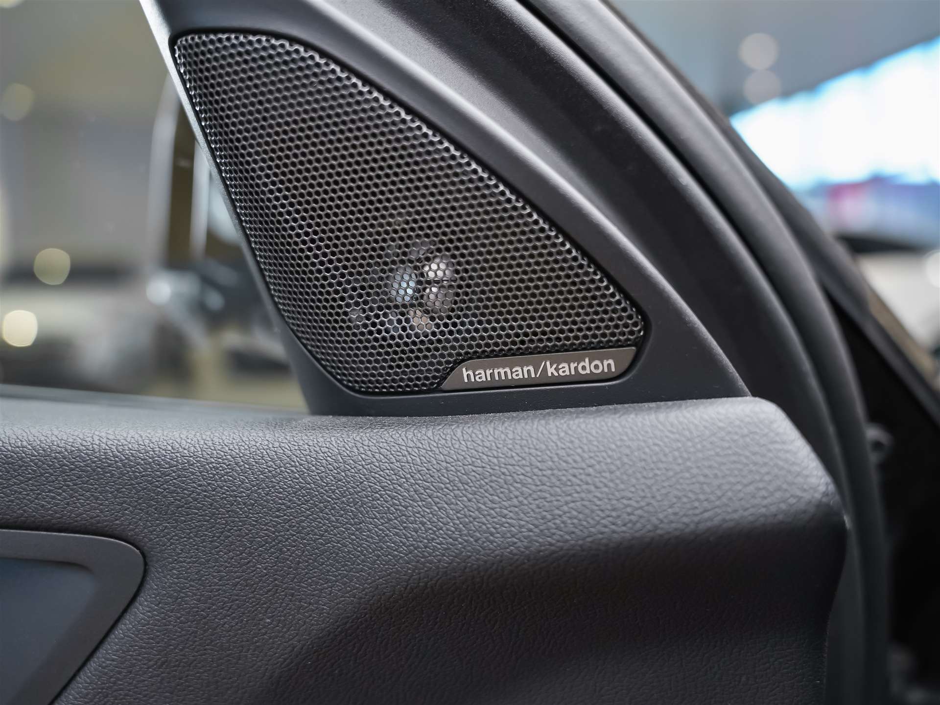 BMW 118i Sport Line Steptronic *CH-Auto*Harman/Kardon*Lenkradheizung*ACC*-image-22