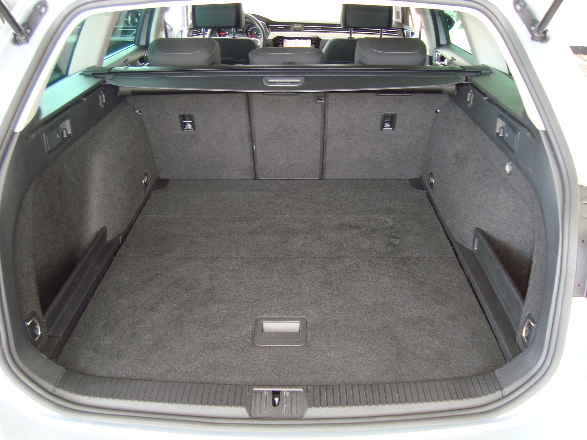 VW Passat 2.0 TDI BMT Business 4Motion DSG-image-8