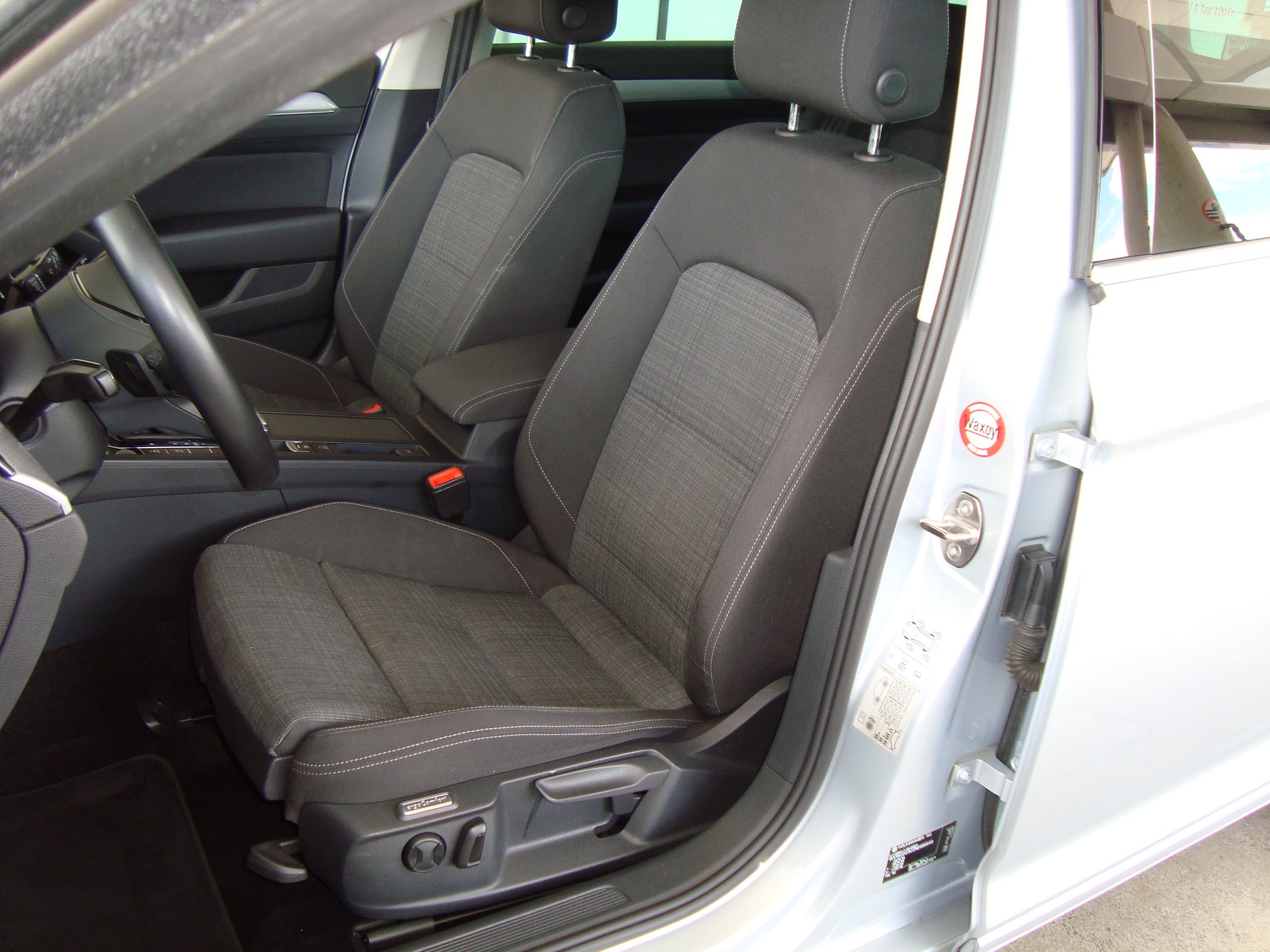 VW Passat 2.0 TDI BMT Business 4Motion DSG-image-5