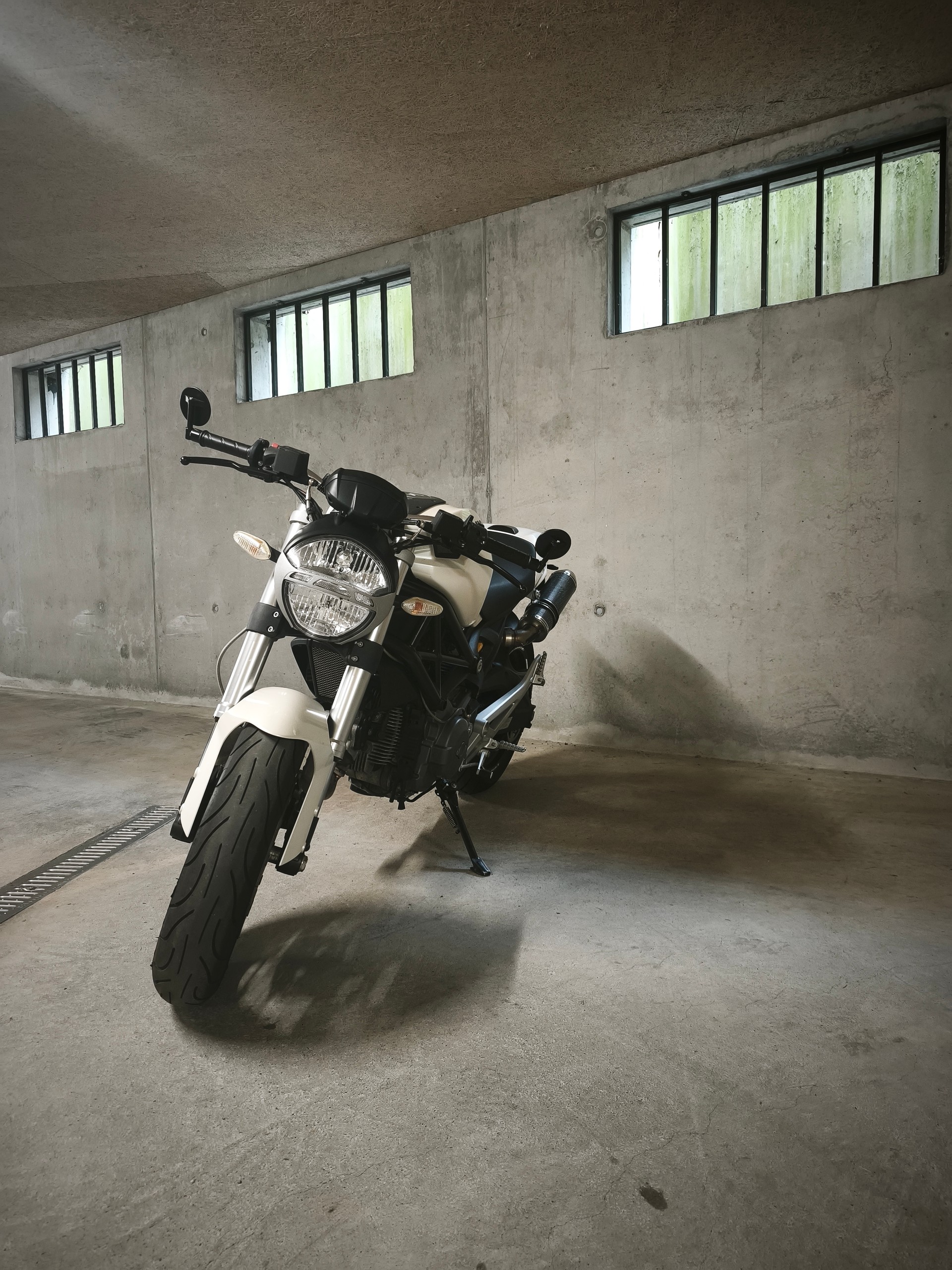 DUCATI Monster 696M-image-4