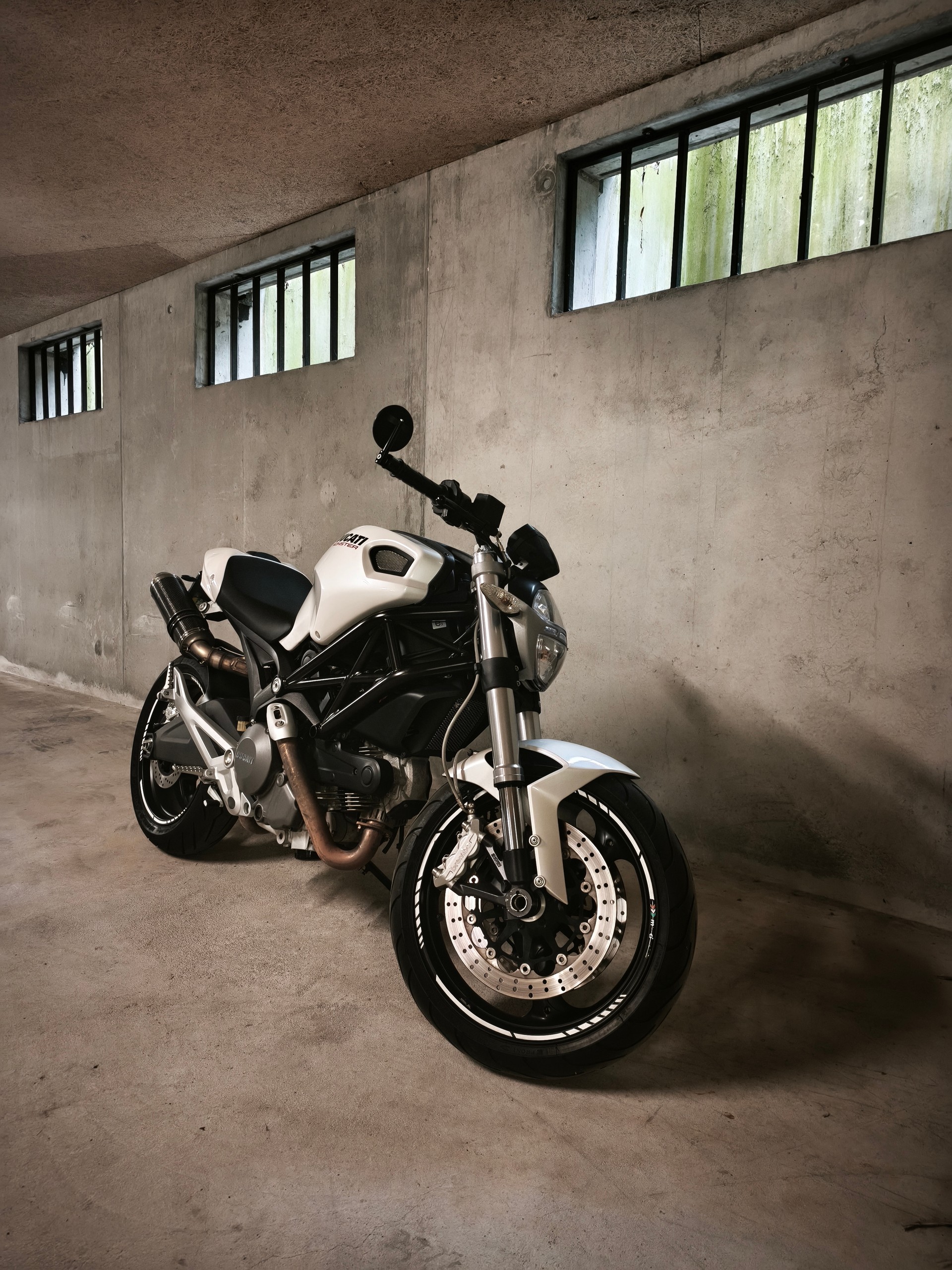 DUCATI Monster 696M-image-1