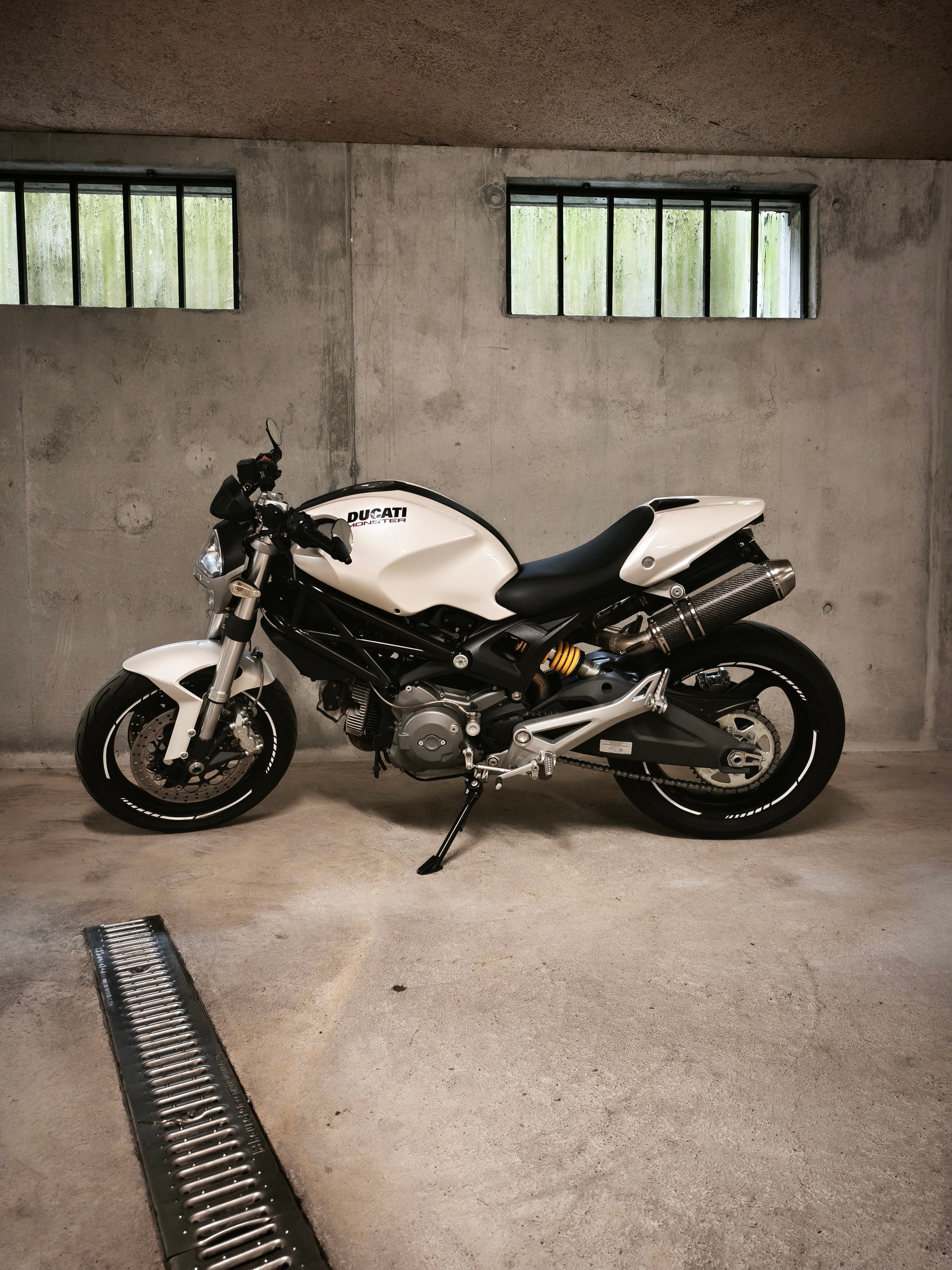 DUCATI Monster 696M-image-3